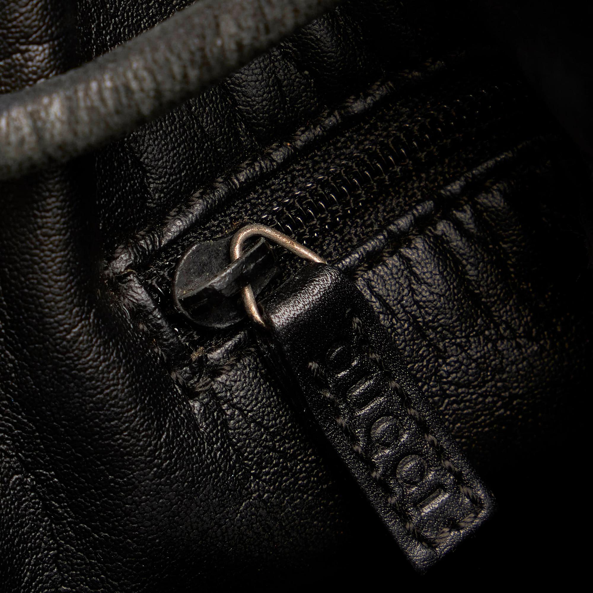 Gucci Gucci Canvas Drawstring Shoulder Bag (SHG-32073)