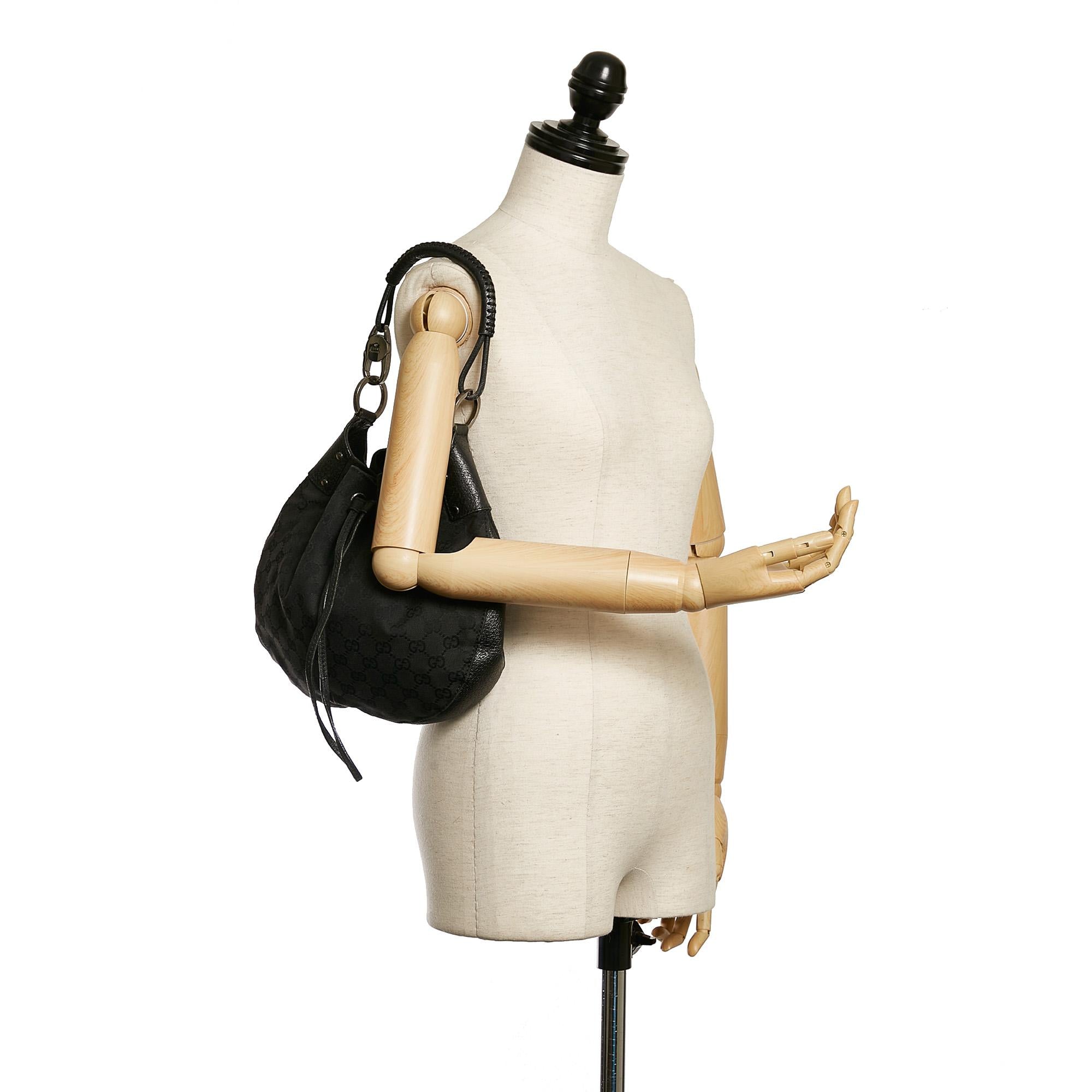 Gucci Gucci Canvas Drawstring Shoulder Bag (SHG-32220)