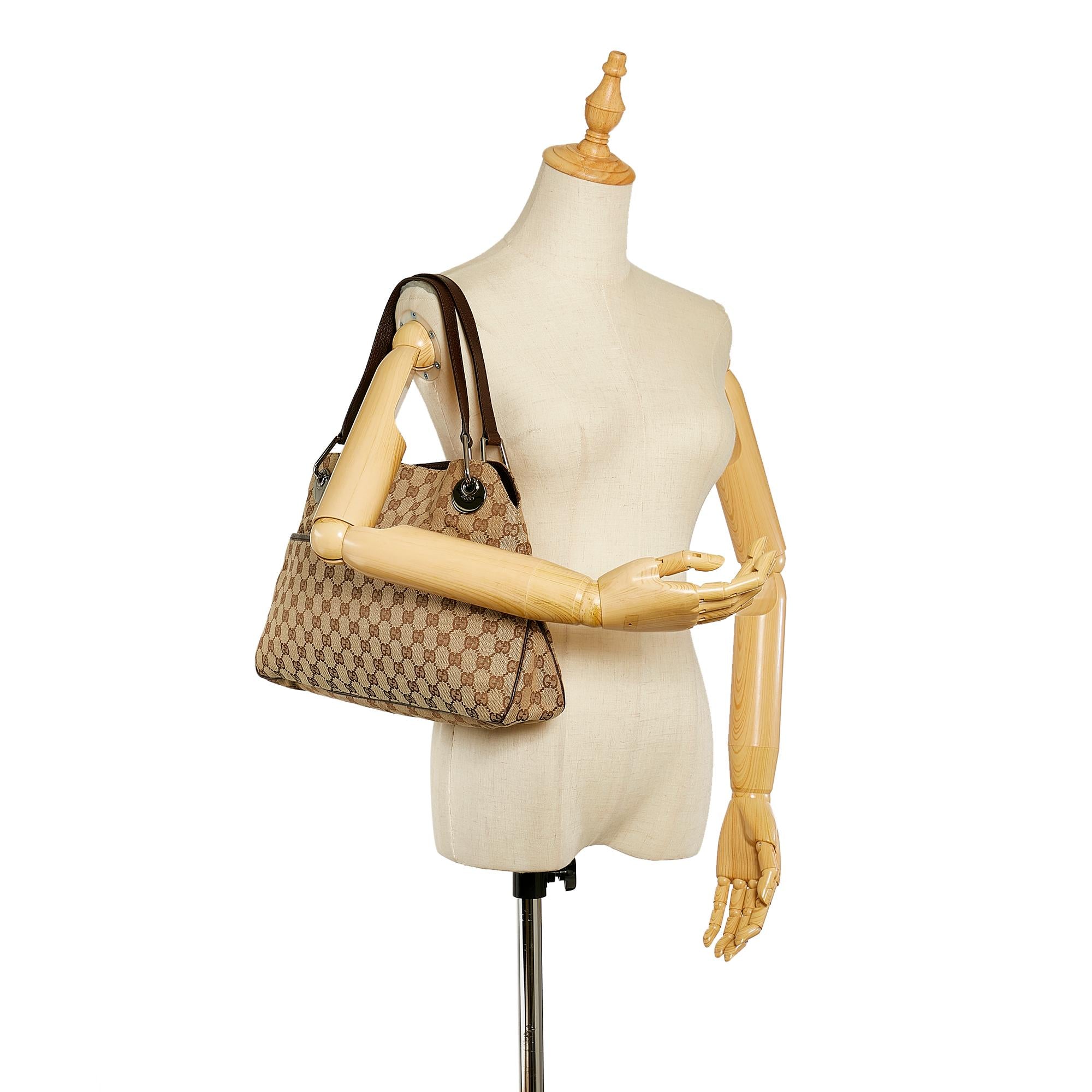 Gucci Gucci Canvas Eclipse Shoulder Bag (SHG-24502)