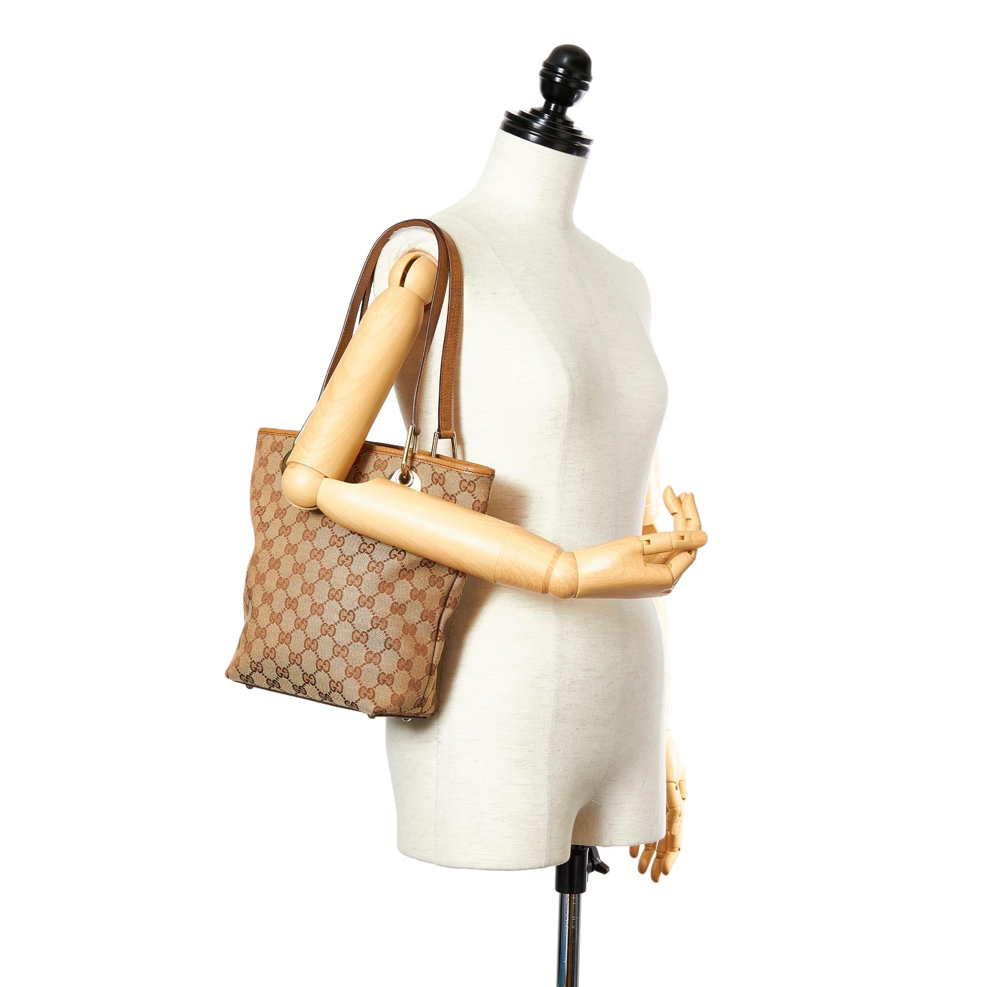Gucci Gucci Canvas Eclipse Shoulder Bag (SHG-26534)