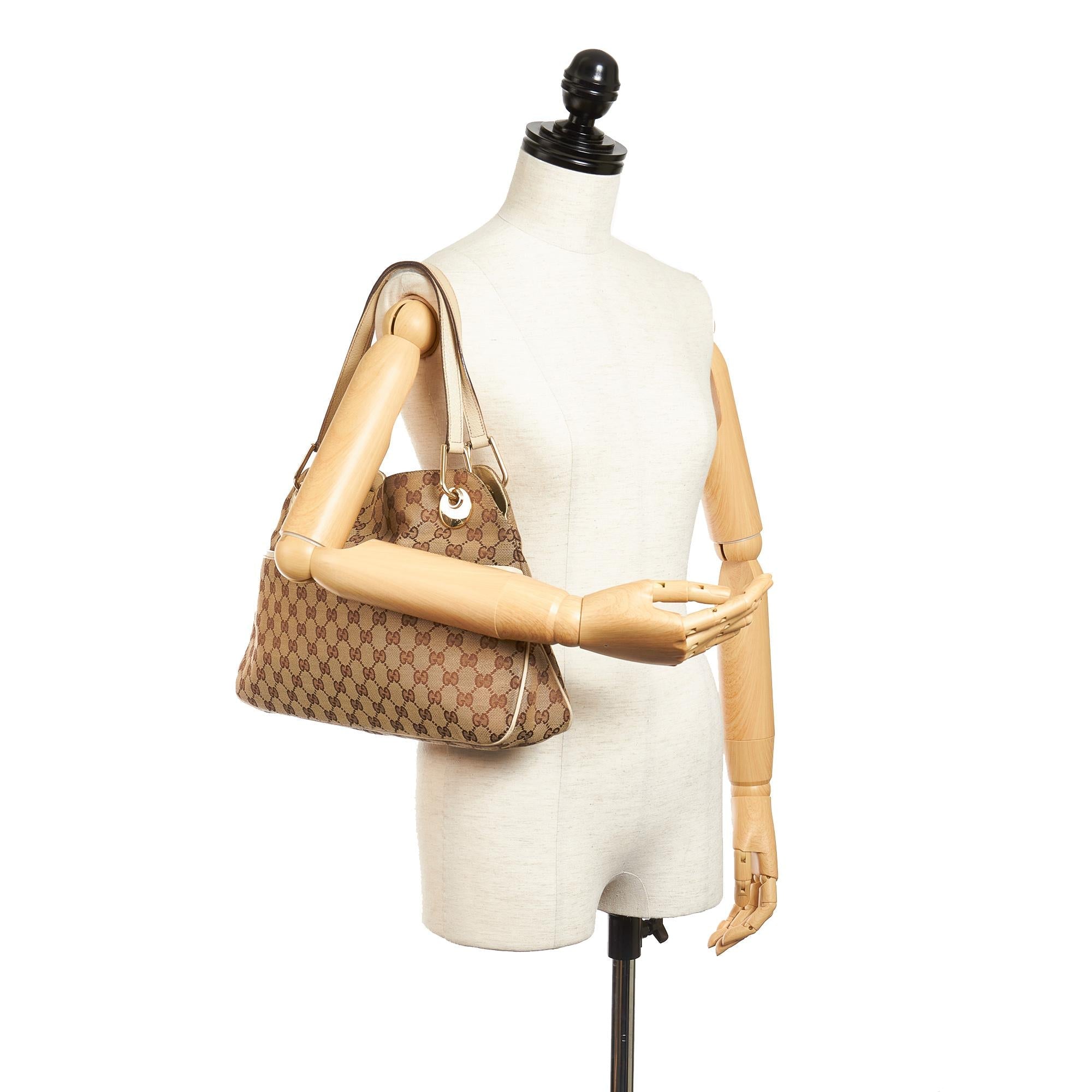 Gucci Gucci Canvas Eclipse Shoulder Bag (SHG-26946)