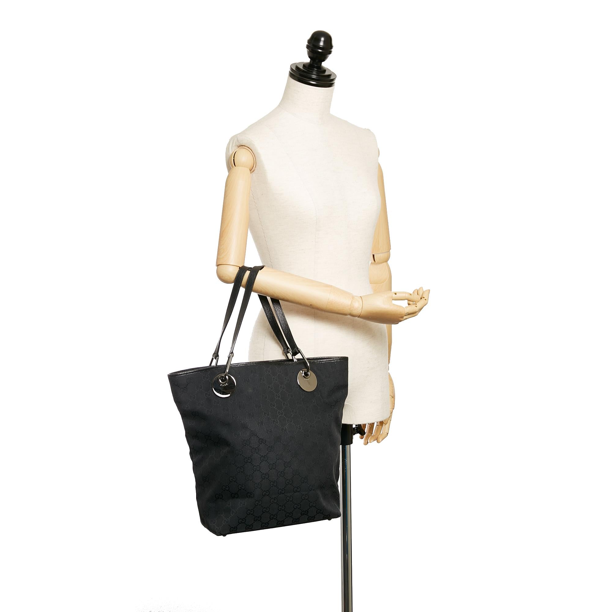 Gucci Gucci Canvas Eclipse Shoulder Bag (SHG-27350)