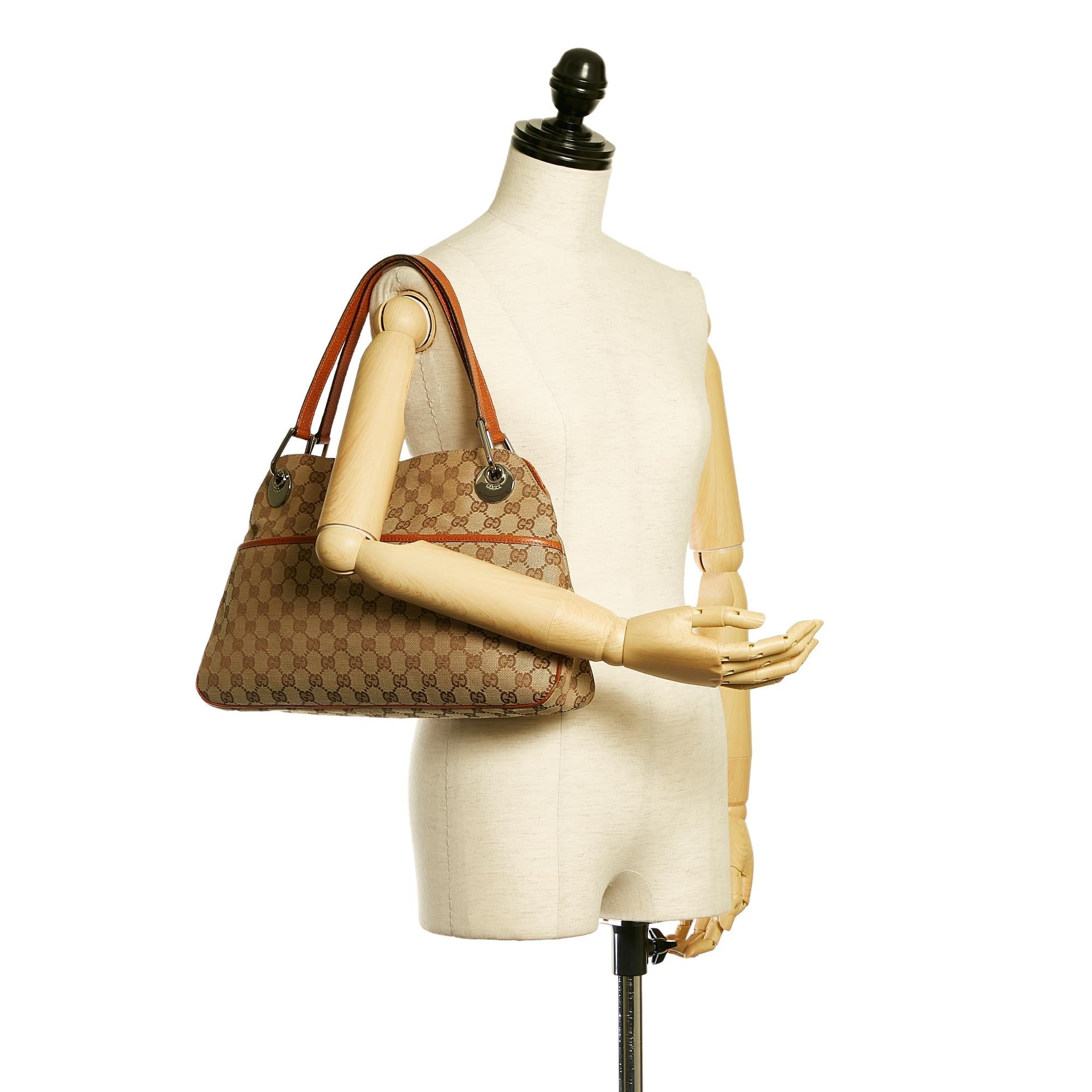 Gucci Gucci Canvas Eclipse Shoulder Bag (SHG-29205)