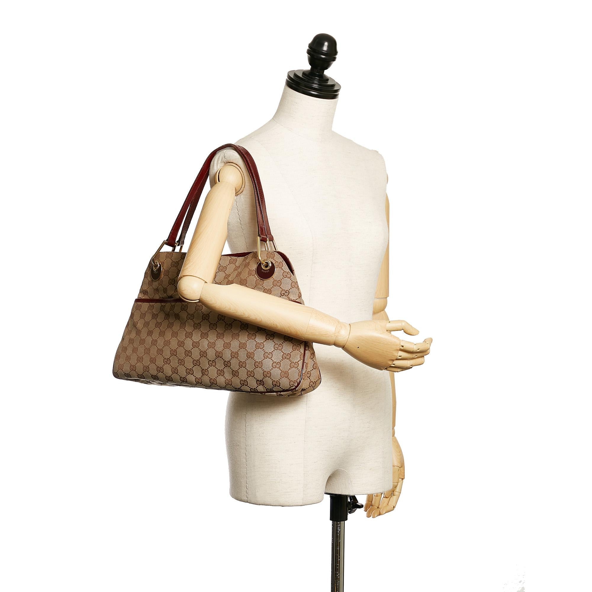 Gucci Gucci Canvas Eclipse Shoulder Bag (SHG-29850)