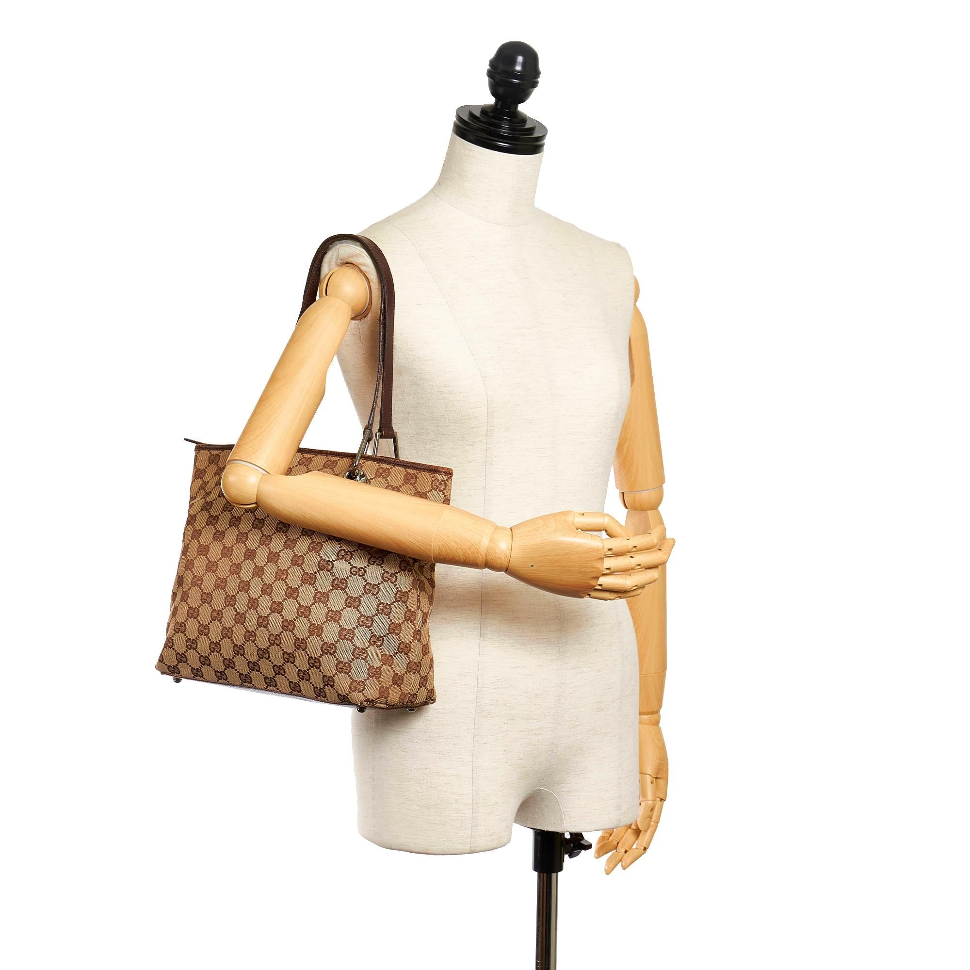 Gucci Gucci Canvas Eclipse Shoulder Bag (SHG-32066)
