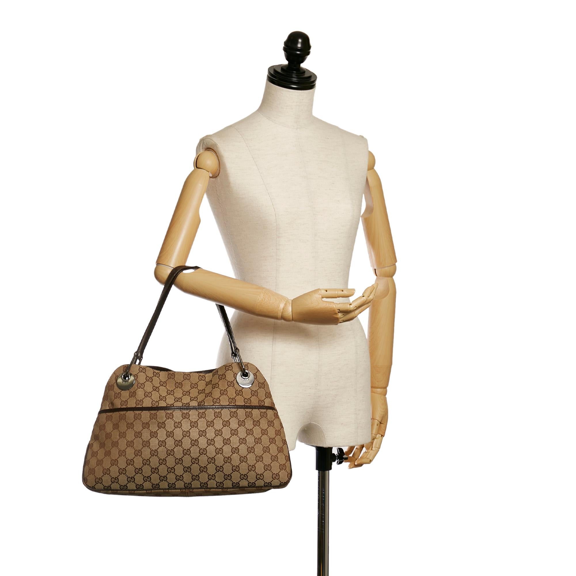 Gucci Gucci Canvas Eclipse Shoulder Bag (SHG-33340)
