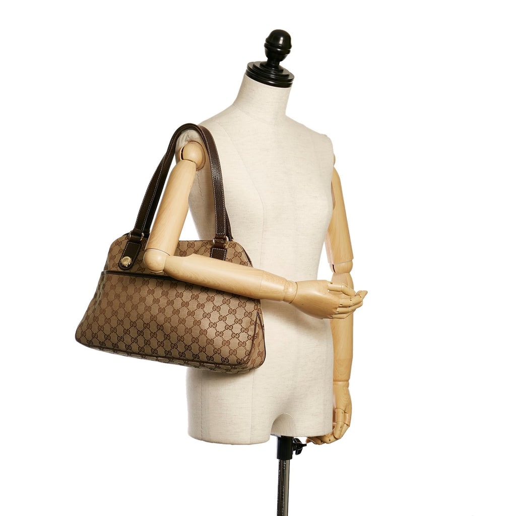 Gucci Gucci Canvas Eclipse Shoulder Bag (SHG-33703)
