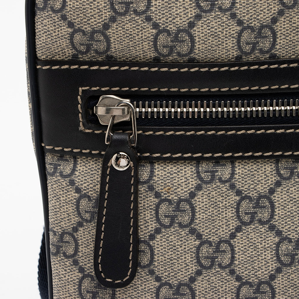 Gucci GG Canvas Flat Messenger Bag (SHF-KV7N6r)