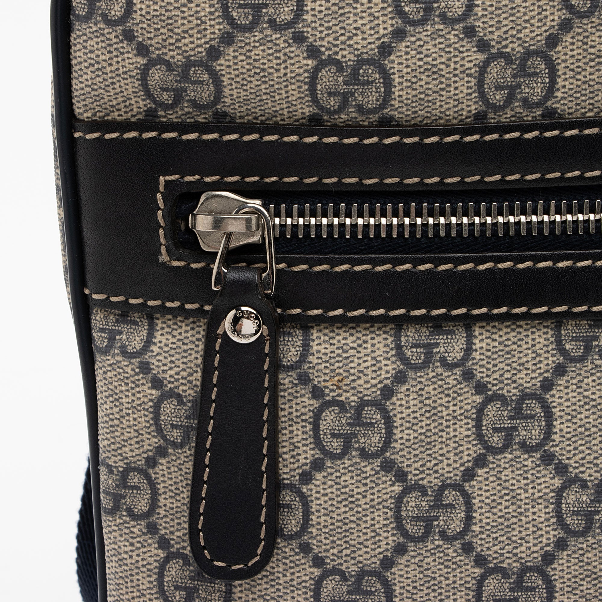 Gucci GG Canvas Flat Messenger Bag (SHF-KV7N6r)