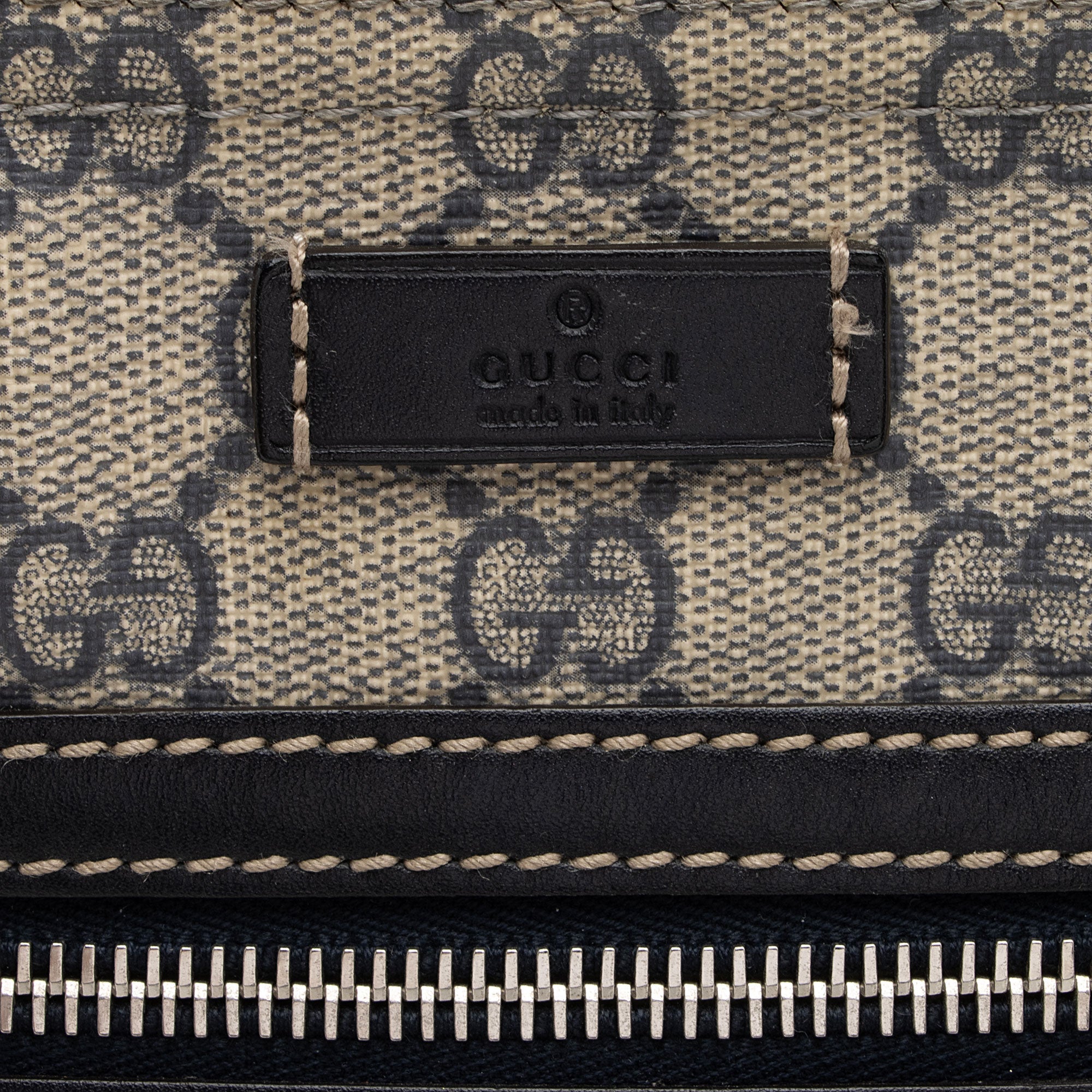 Gucci GG Canvas Flat Messenger Bag (SHF-KV7N6r)