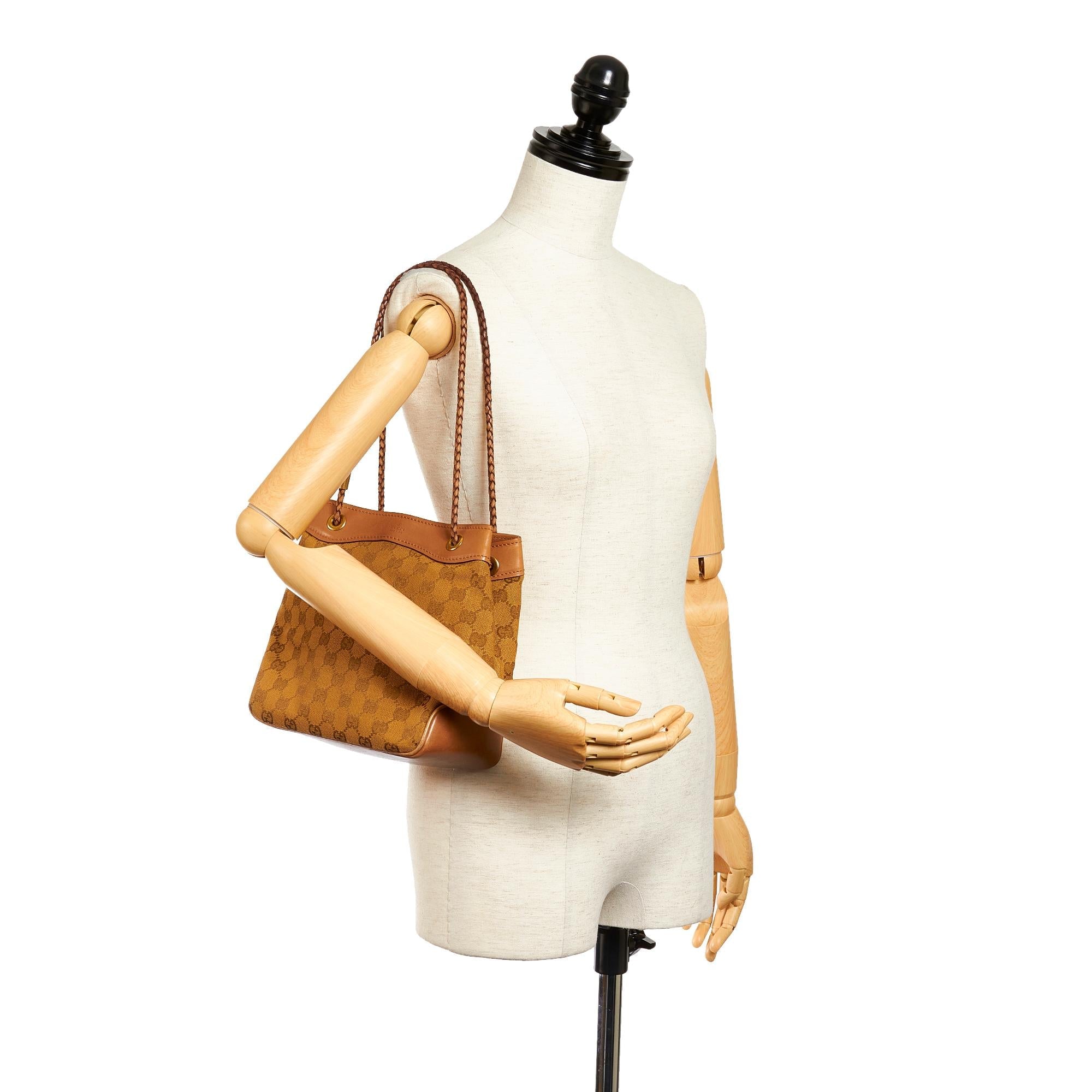 Gucci Gucci Canvas Gifford Shoulder Bag (SHG-27364)