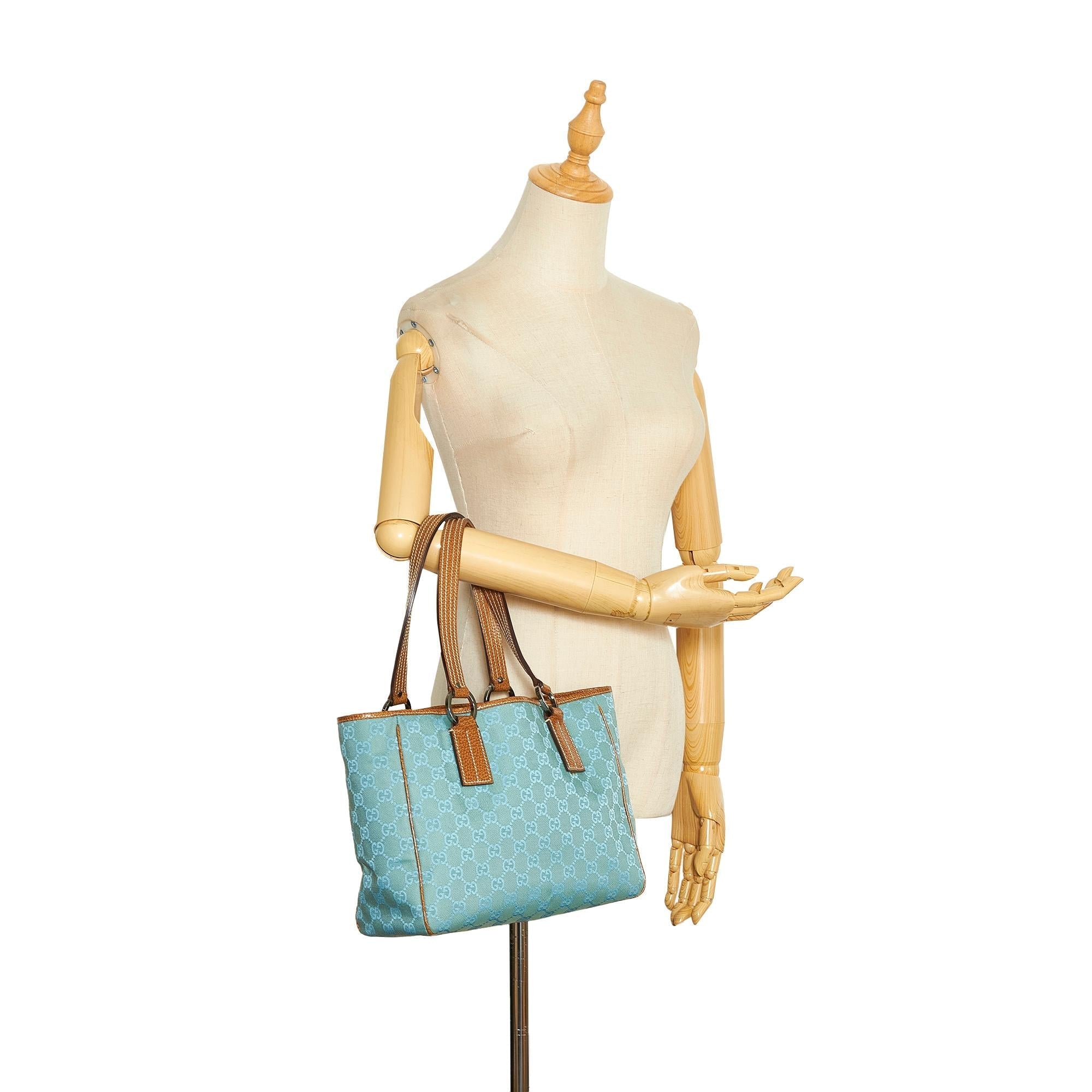 Gucci GG Canvas Handbag (SHG-JCmL58)