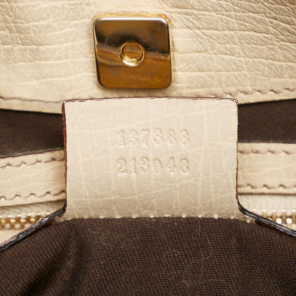Gucci Gucci Canvas Hasler Shoulder Bag (SHG-33637)