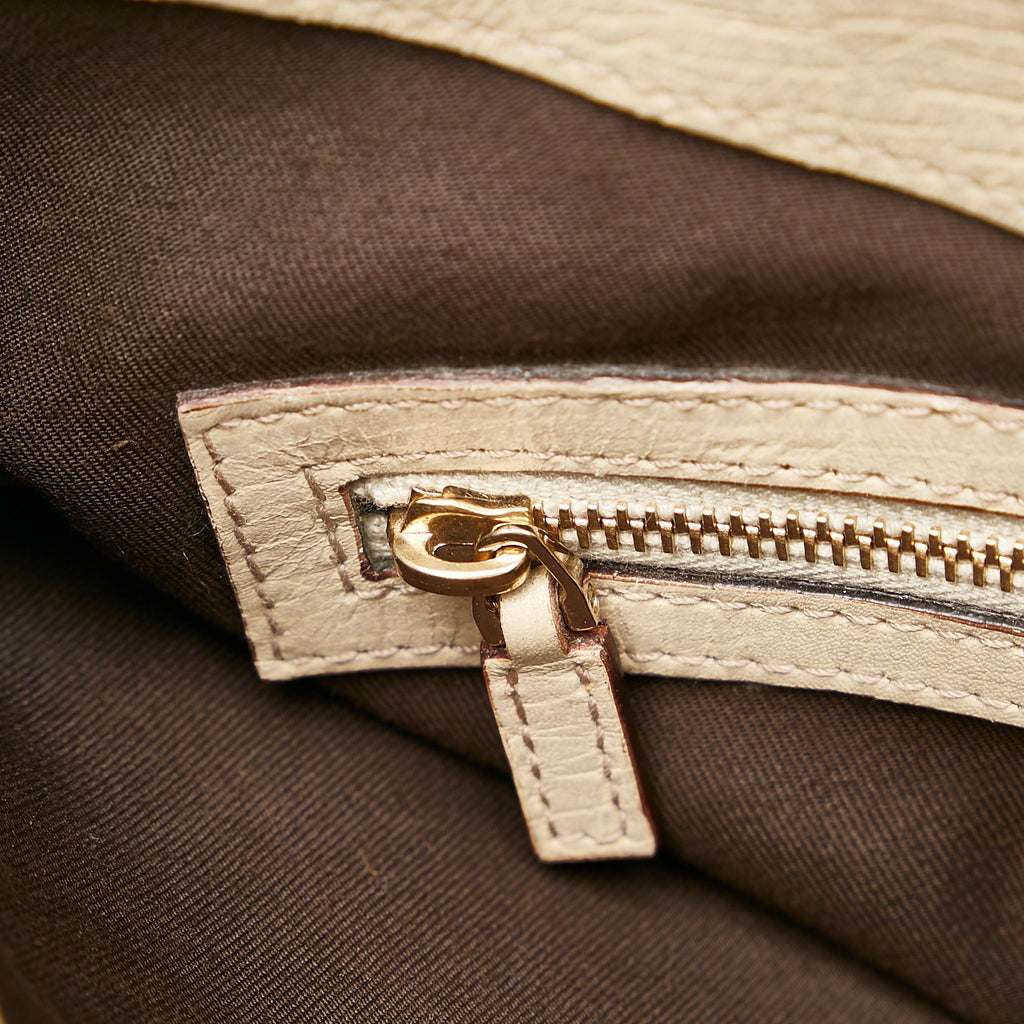 Gucci Gucci Canvas Hasler Shoulder Bag (SHG-33637)