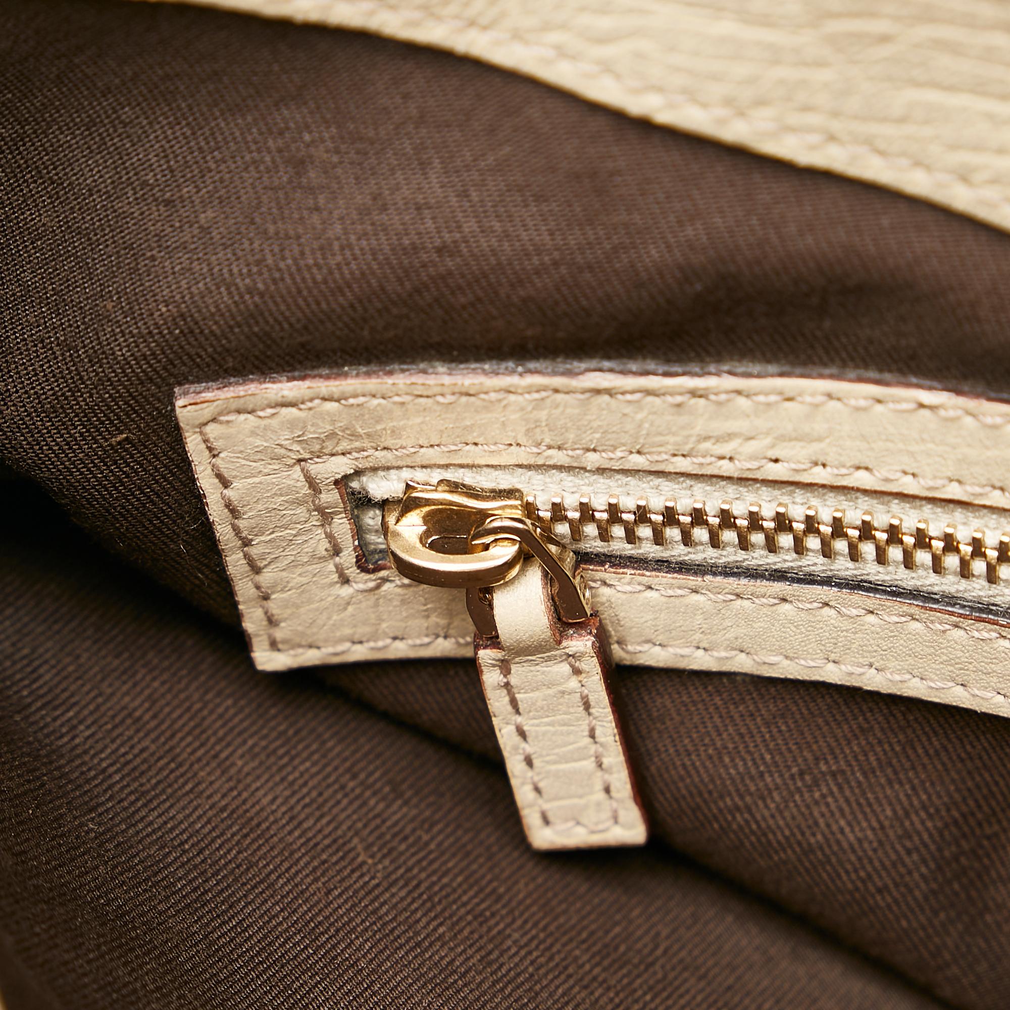 Gucci Gucci Canvas Hasler Shoulder Bag (SHG-33637)
