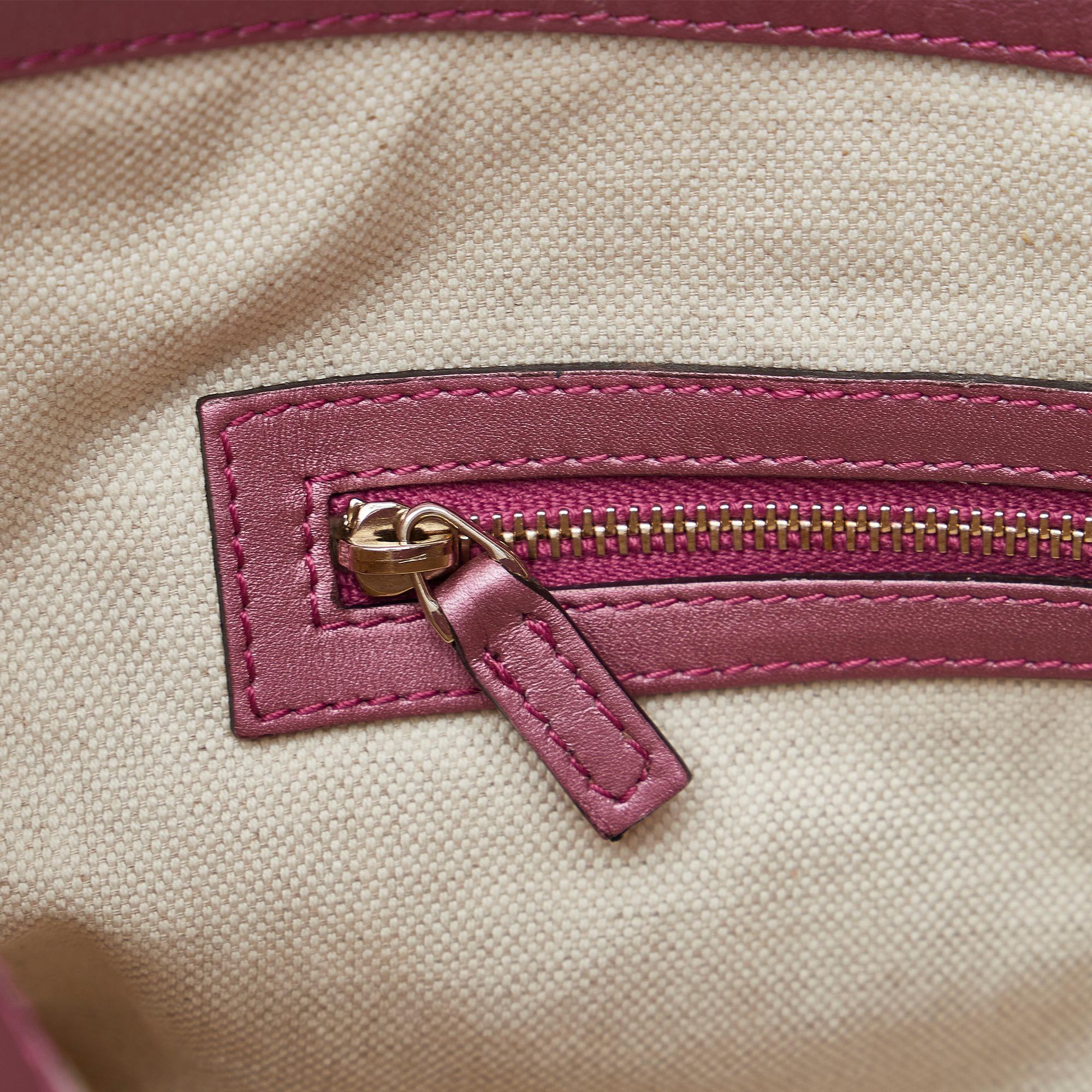 Gucci GG Canvas Heart Bit Handbag (SHG-6OMg8o)
