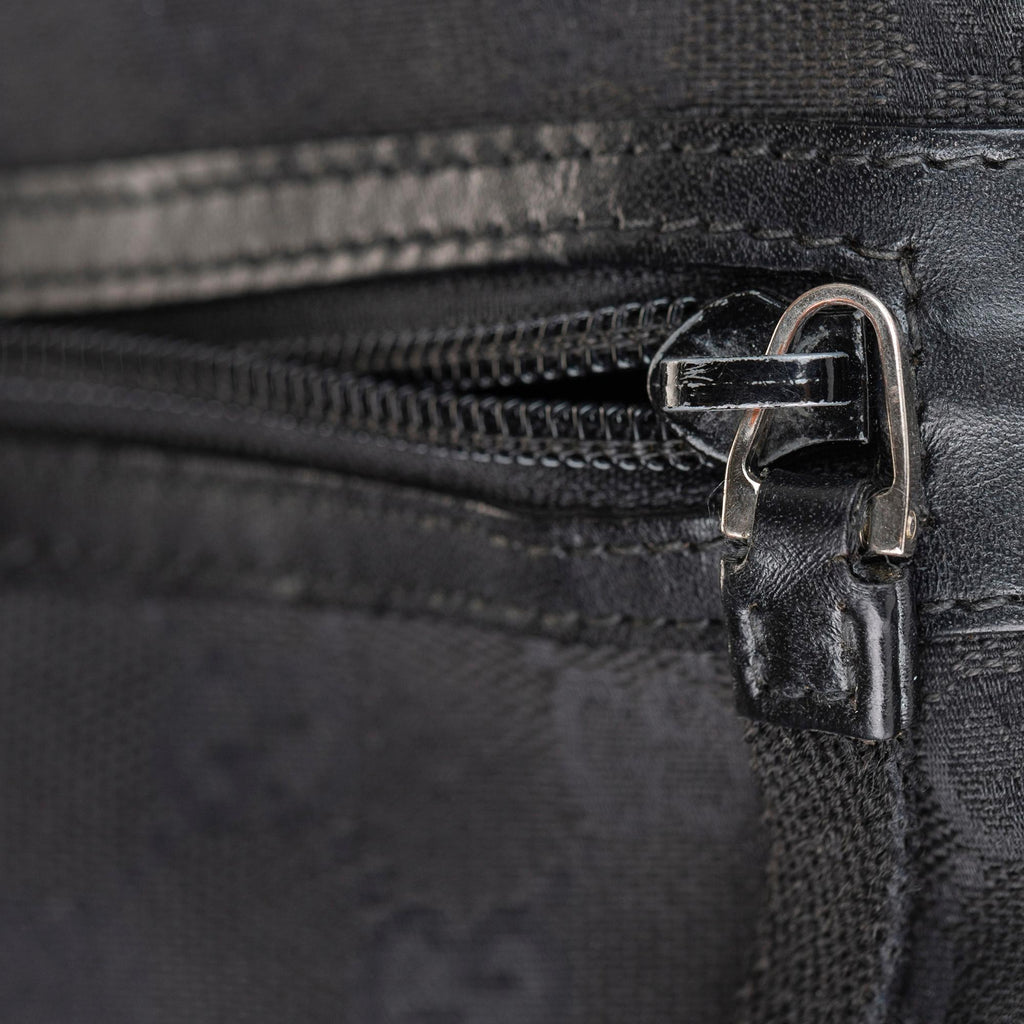 Gucci Gucci Canvas Messenger Bag (SHG-32770)