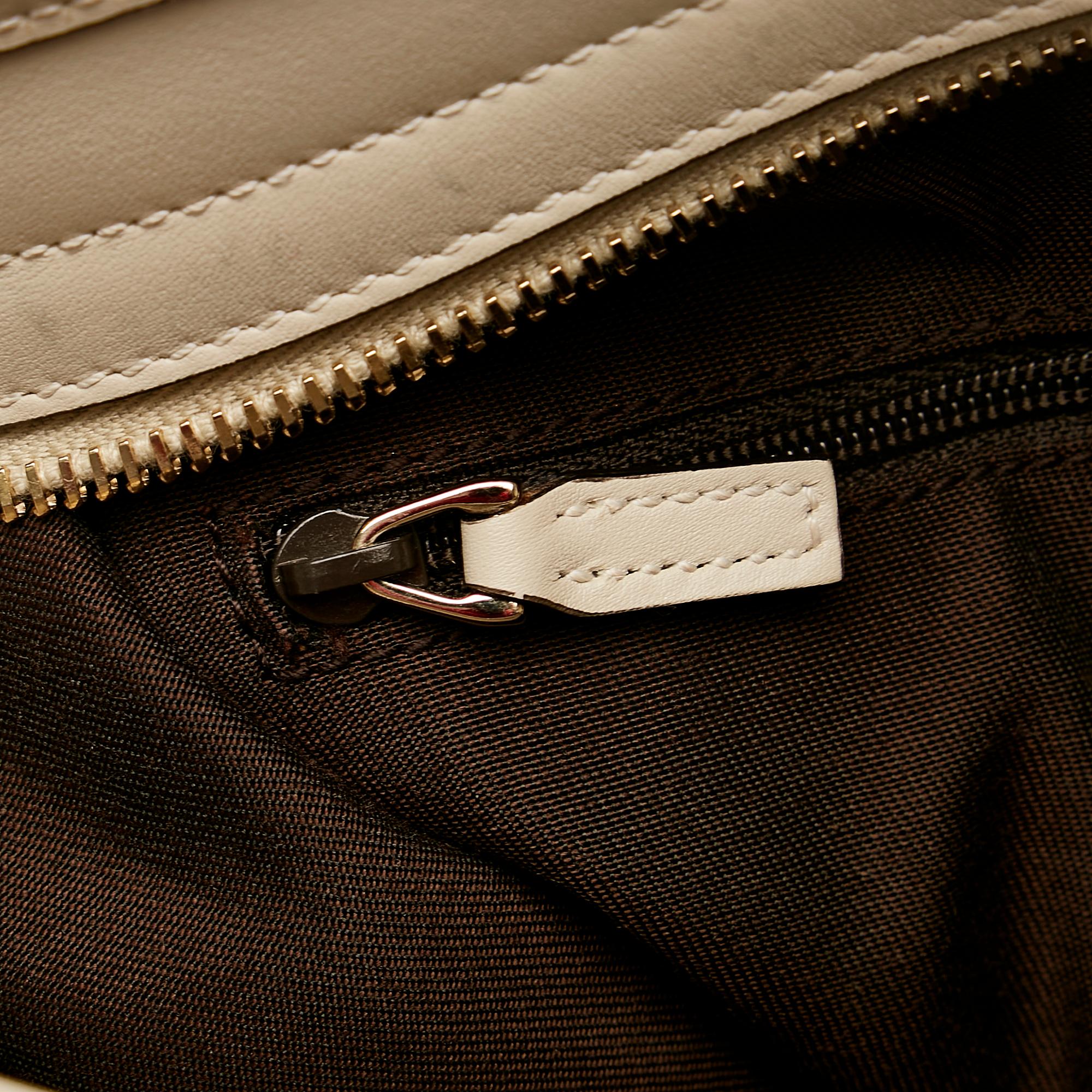 Gucci GG Canvas Messenger Bag (SHG-35280)