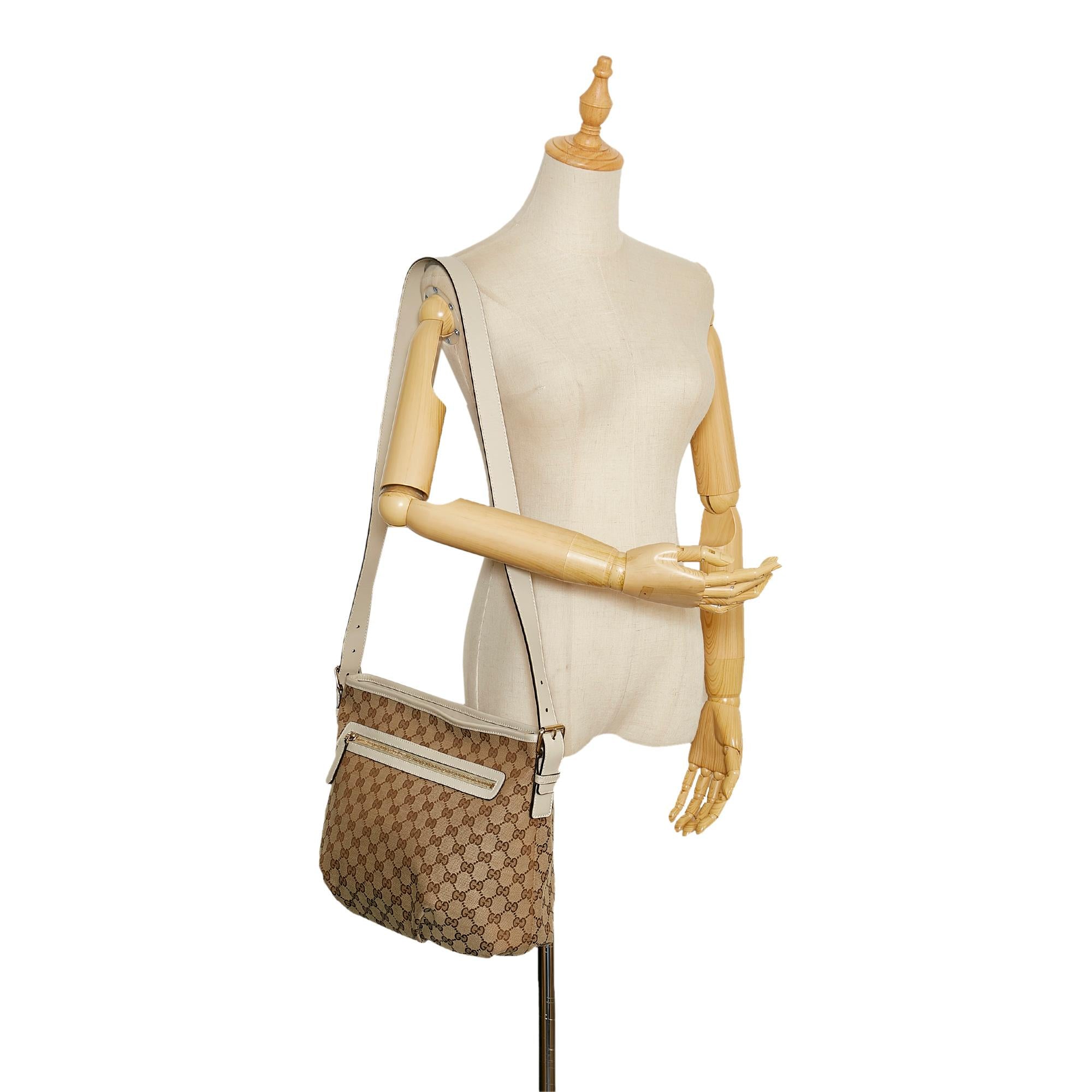 Gucci GG Canvas Messenger Bag (SHG-35280)