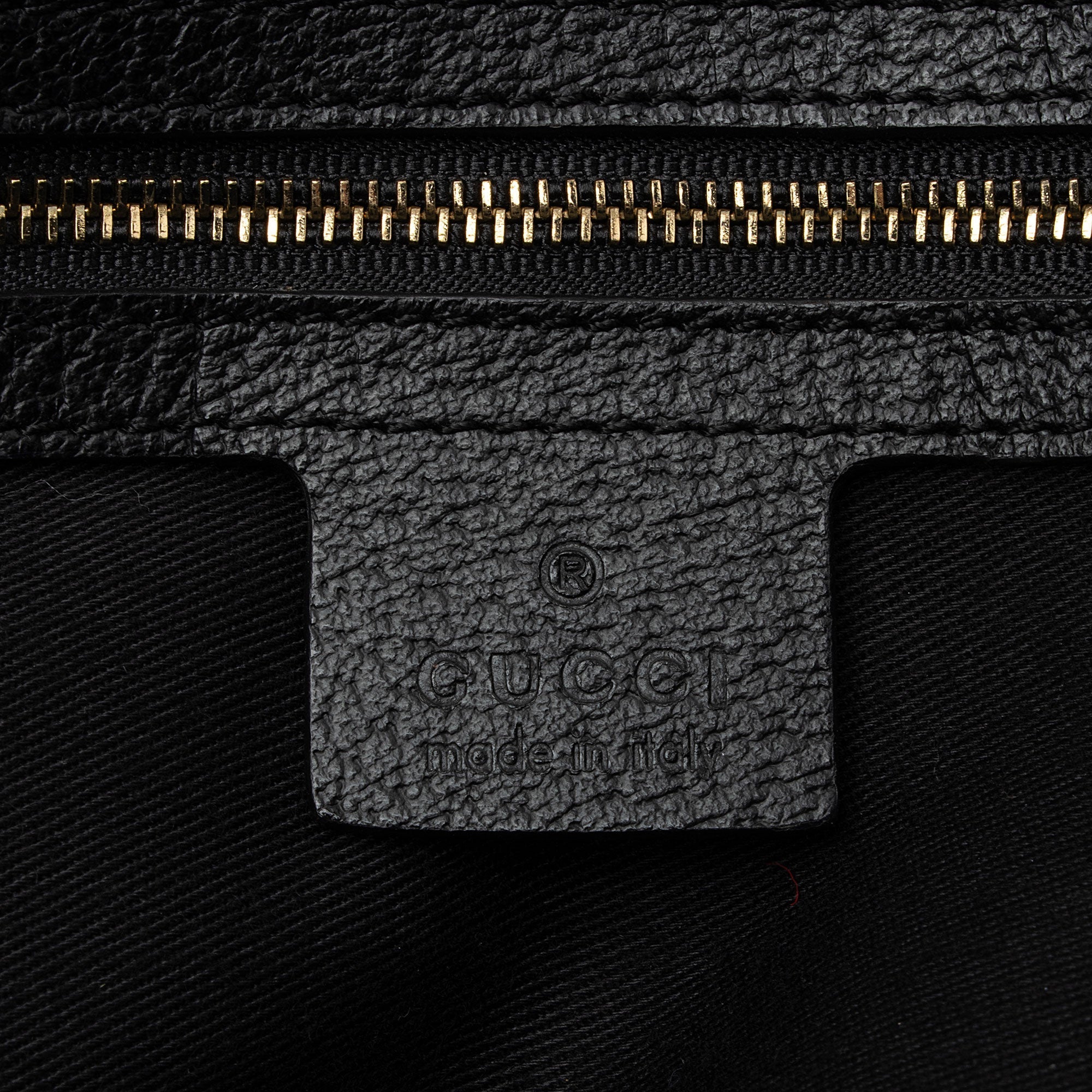 Gucci GG Canvas Pelham Medium Shoulder Bag (SHF-NIzX5t)