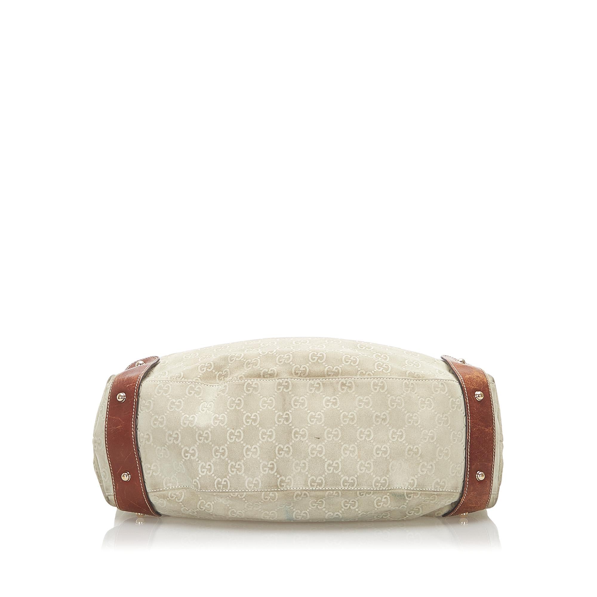 Gucci Gucci Canvas Pelham Shoulder Bag (SHG-18766)