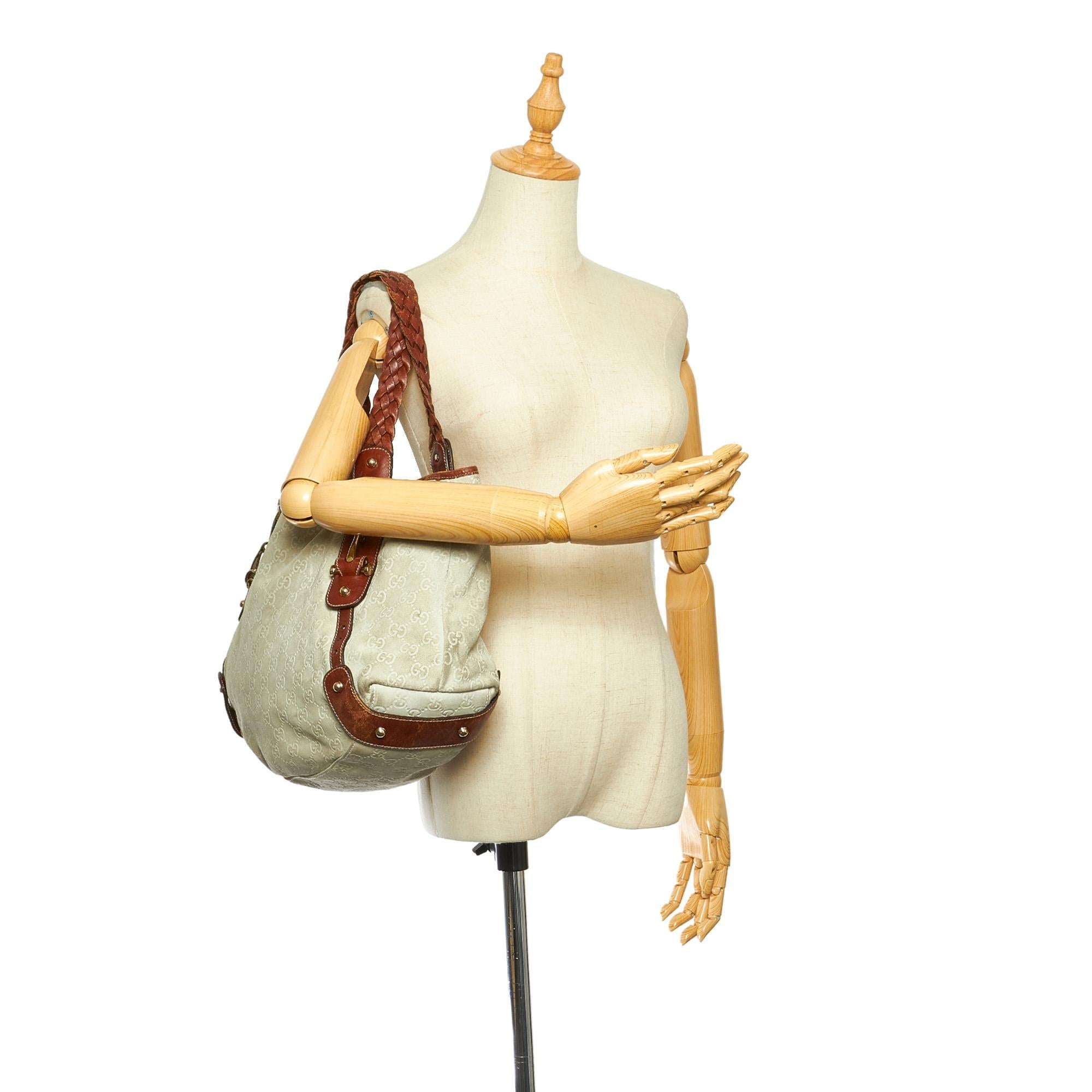 Gucci Gucci Canvas Pelham Shoulder Bag (SHG-18766)