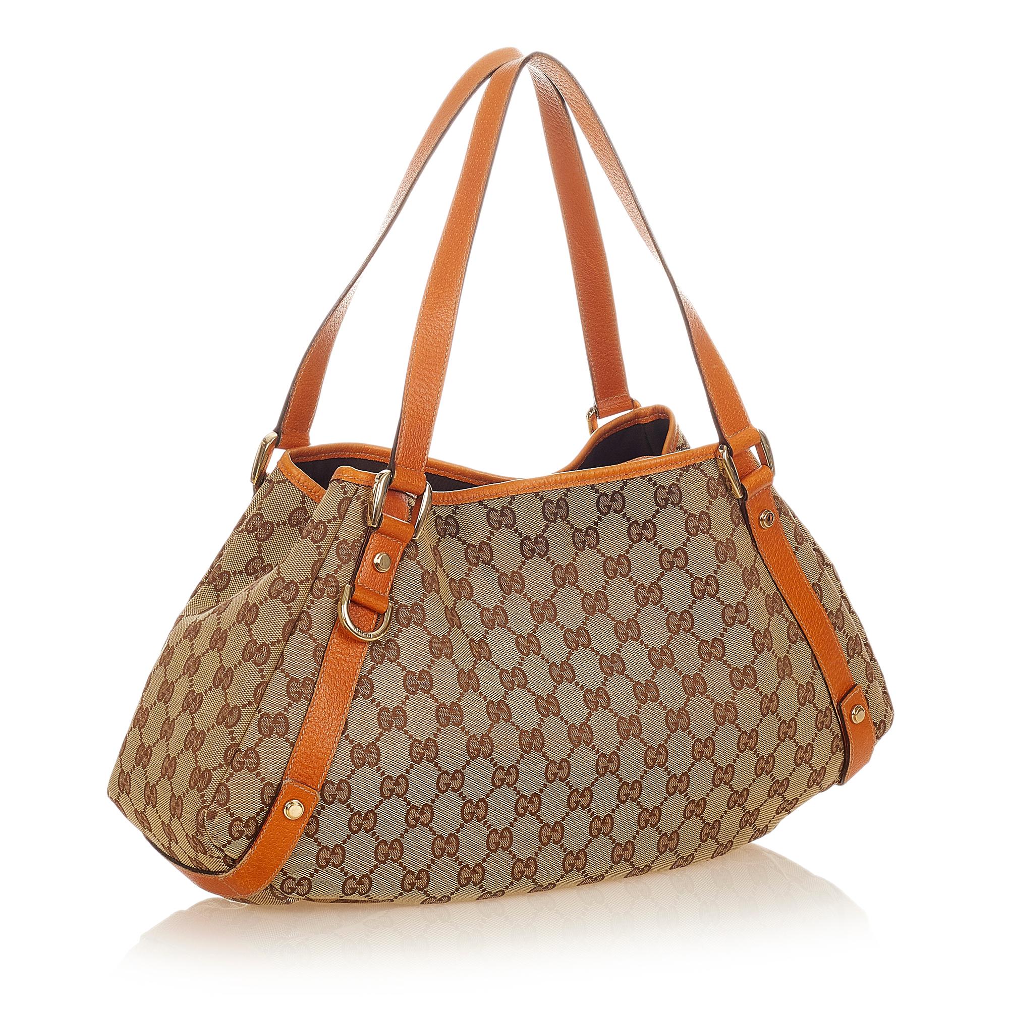 Gucci Gucci Canvas Pelham Shoulder Bag (SHG-25832)