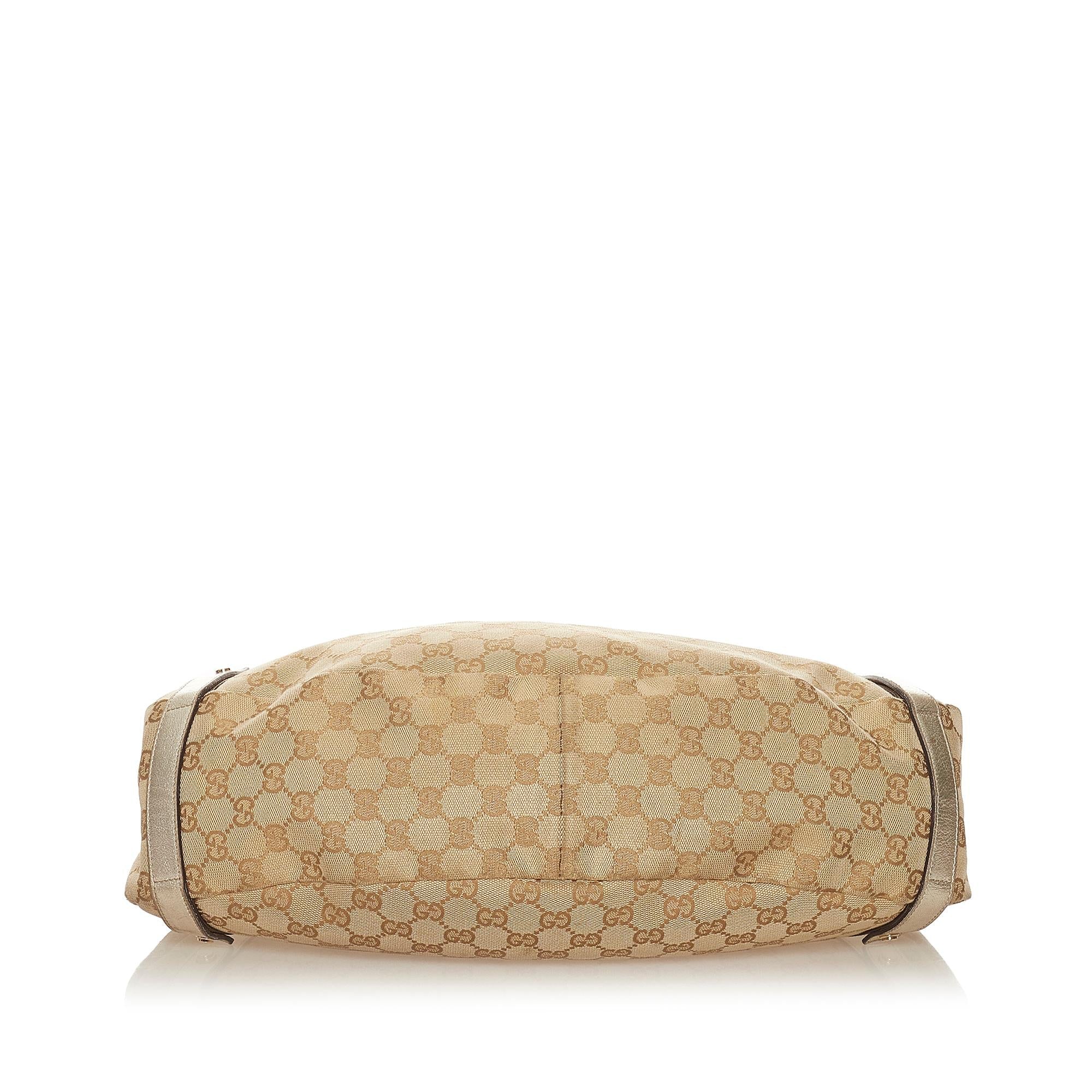 Gucci Gucci Canvas Pelham Shoulder Bag (SHG-27541)