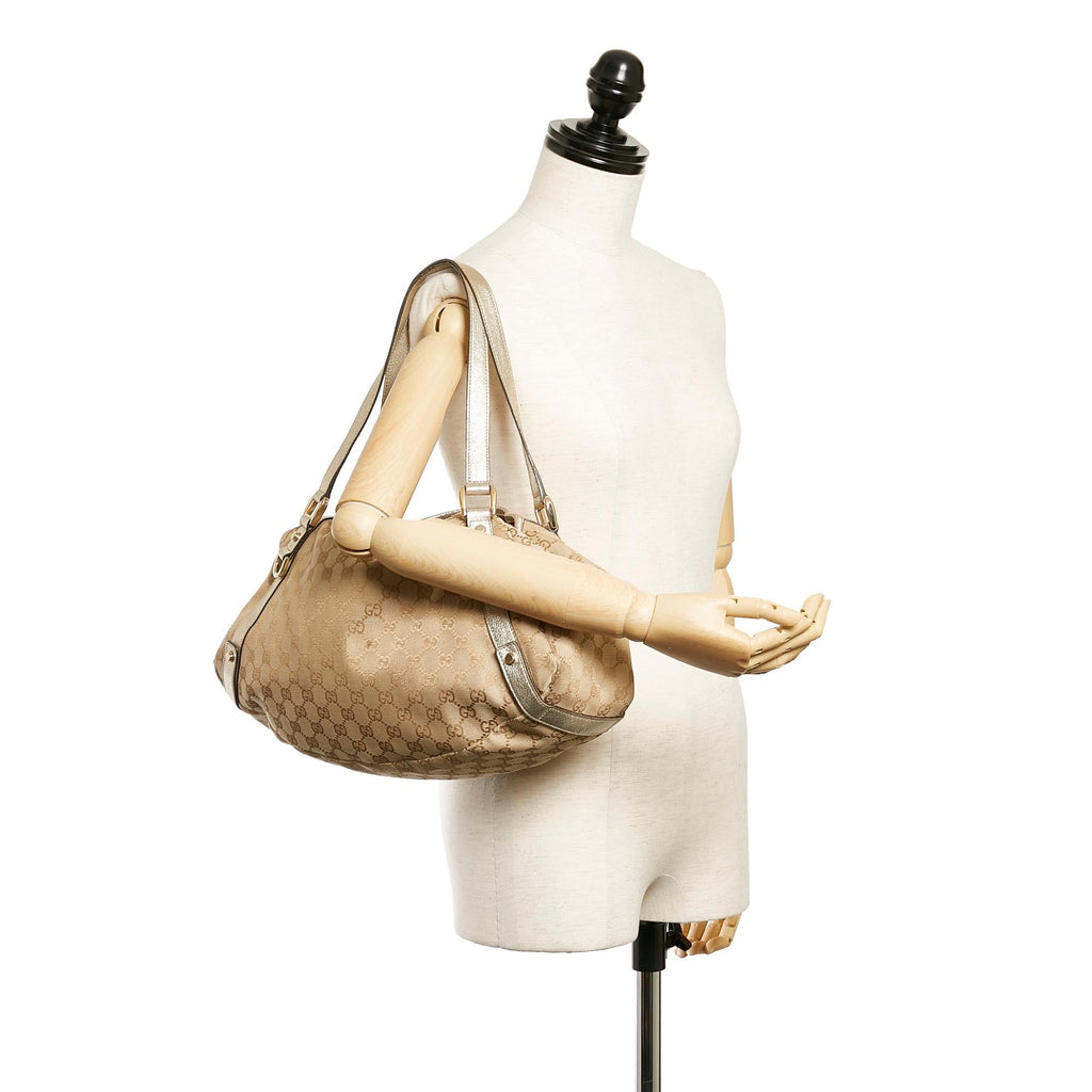 Gucci Gucci Canvas Pelham Shoulder Bag (SHG-27541)