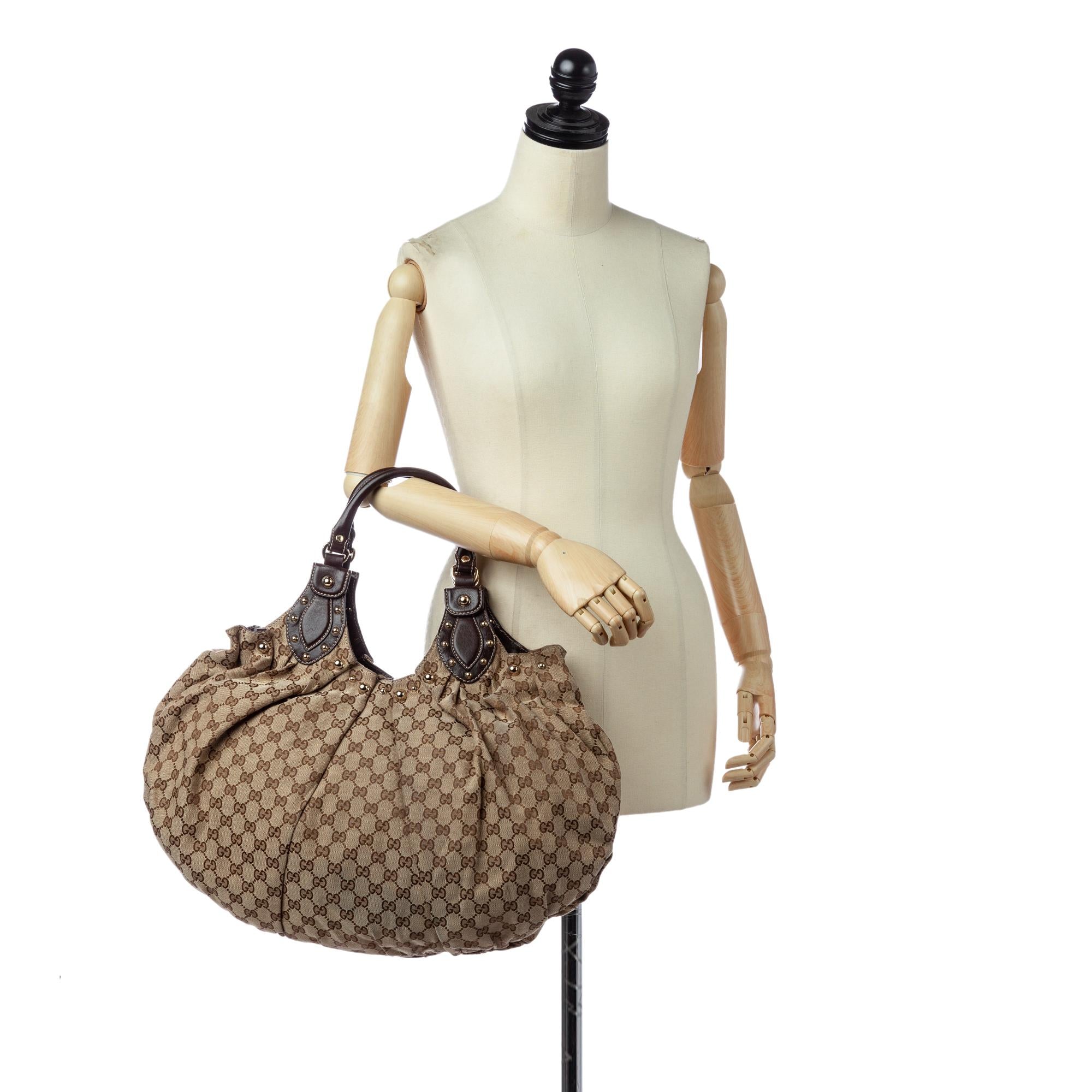 Gucci Gucci Canvas Pelham Shoulder Bag (SHG-28018)