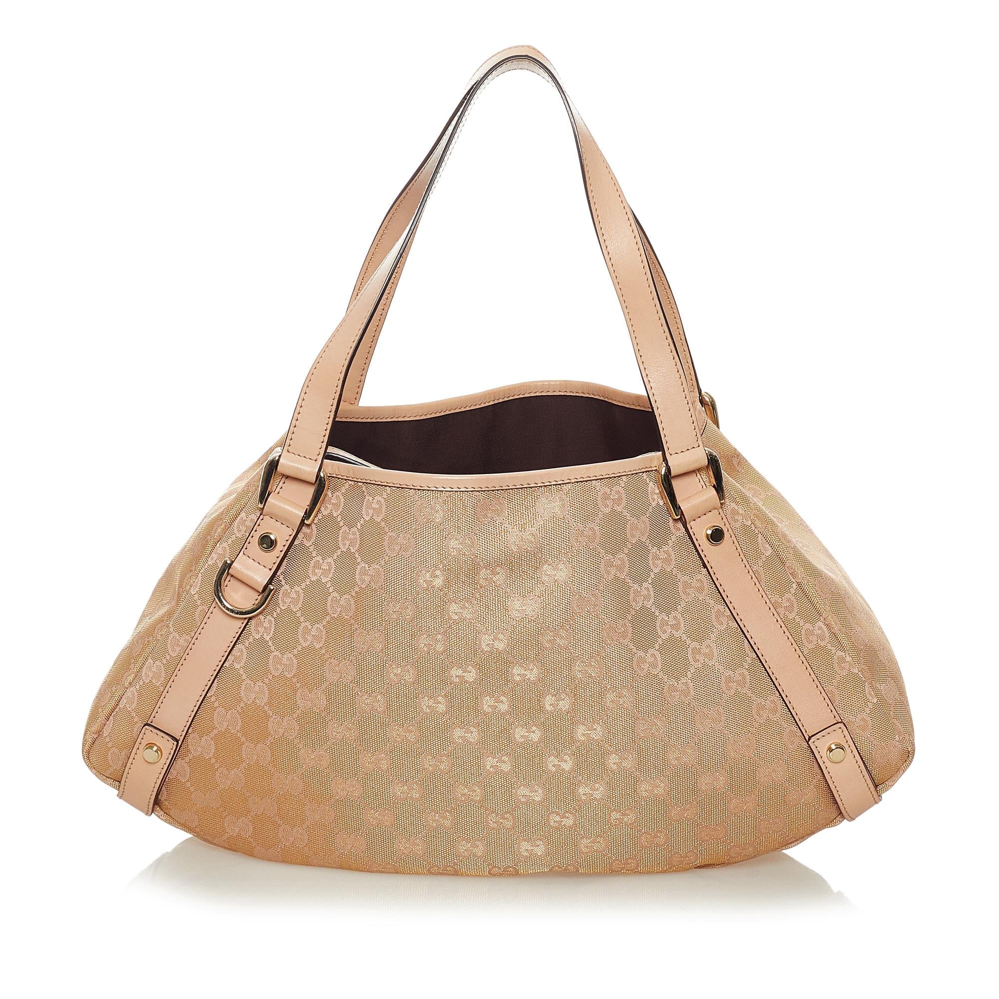 Gucci Gucci Canvas Pelham Shoulder Bag (SHG-28153)