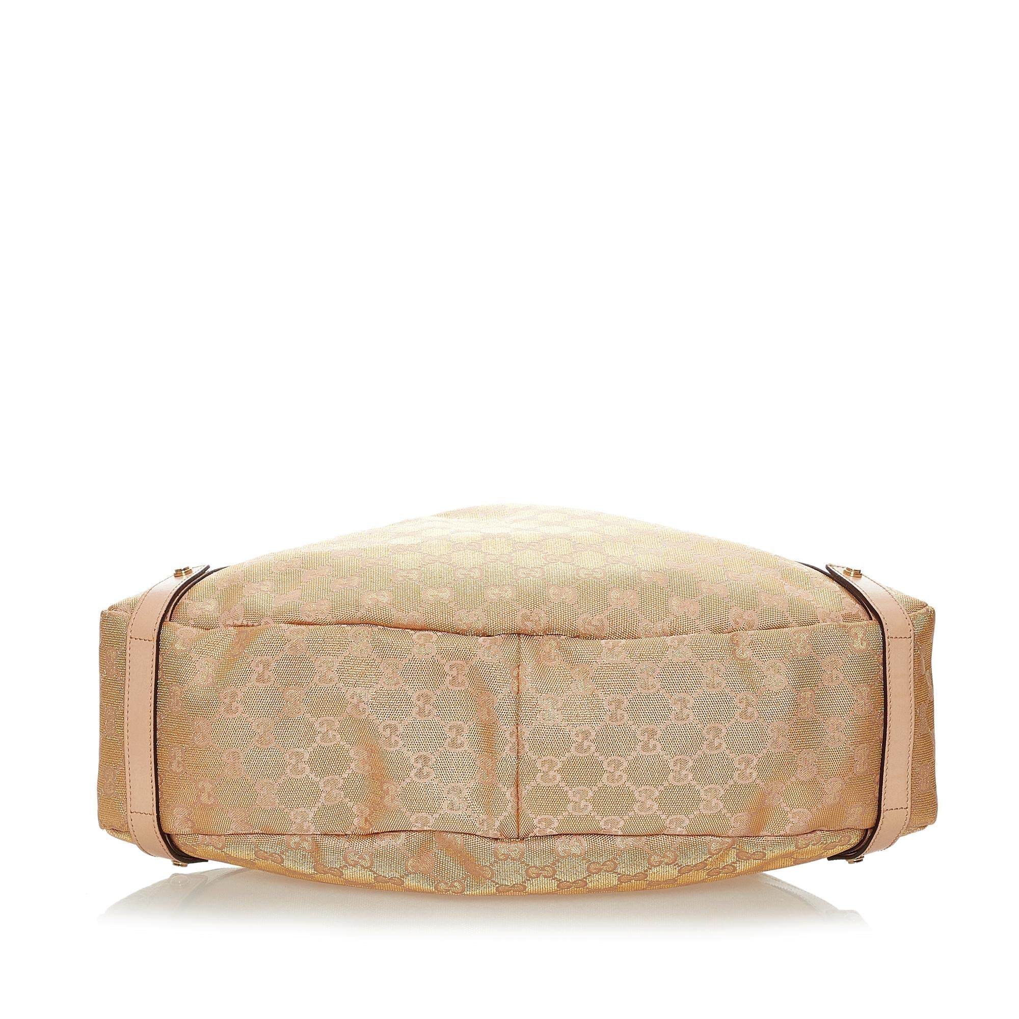 Gucci Gucci Canvas Pelham Shoulder Bag (SHG-28153)