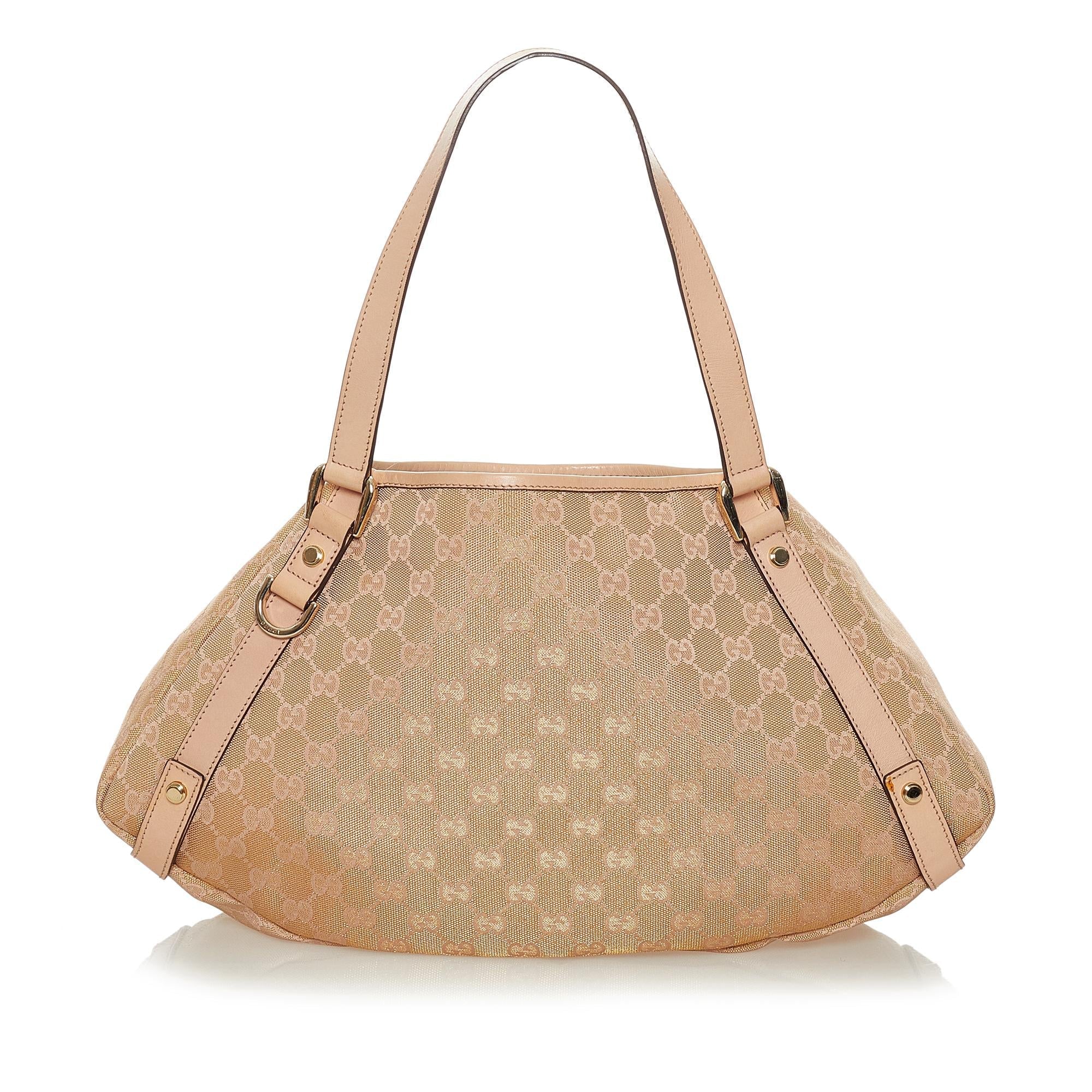 Gucci Gucci Canvas Pelham Shoulder Bag (SHG-28153)