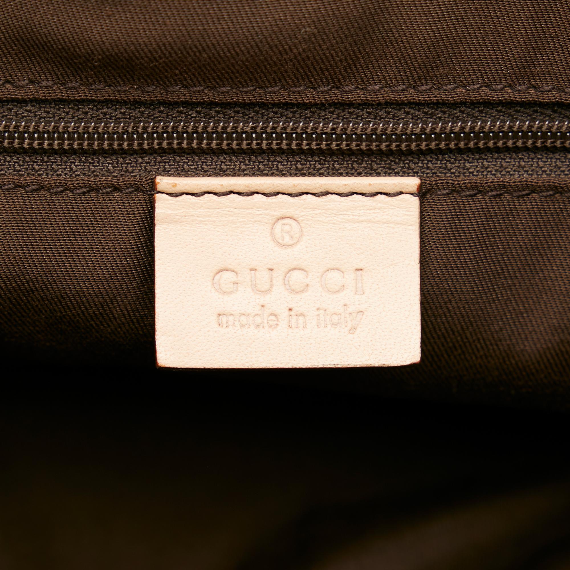 Gucci Gucci Canvas Pelham Shoulder Bag (SHG-28153)