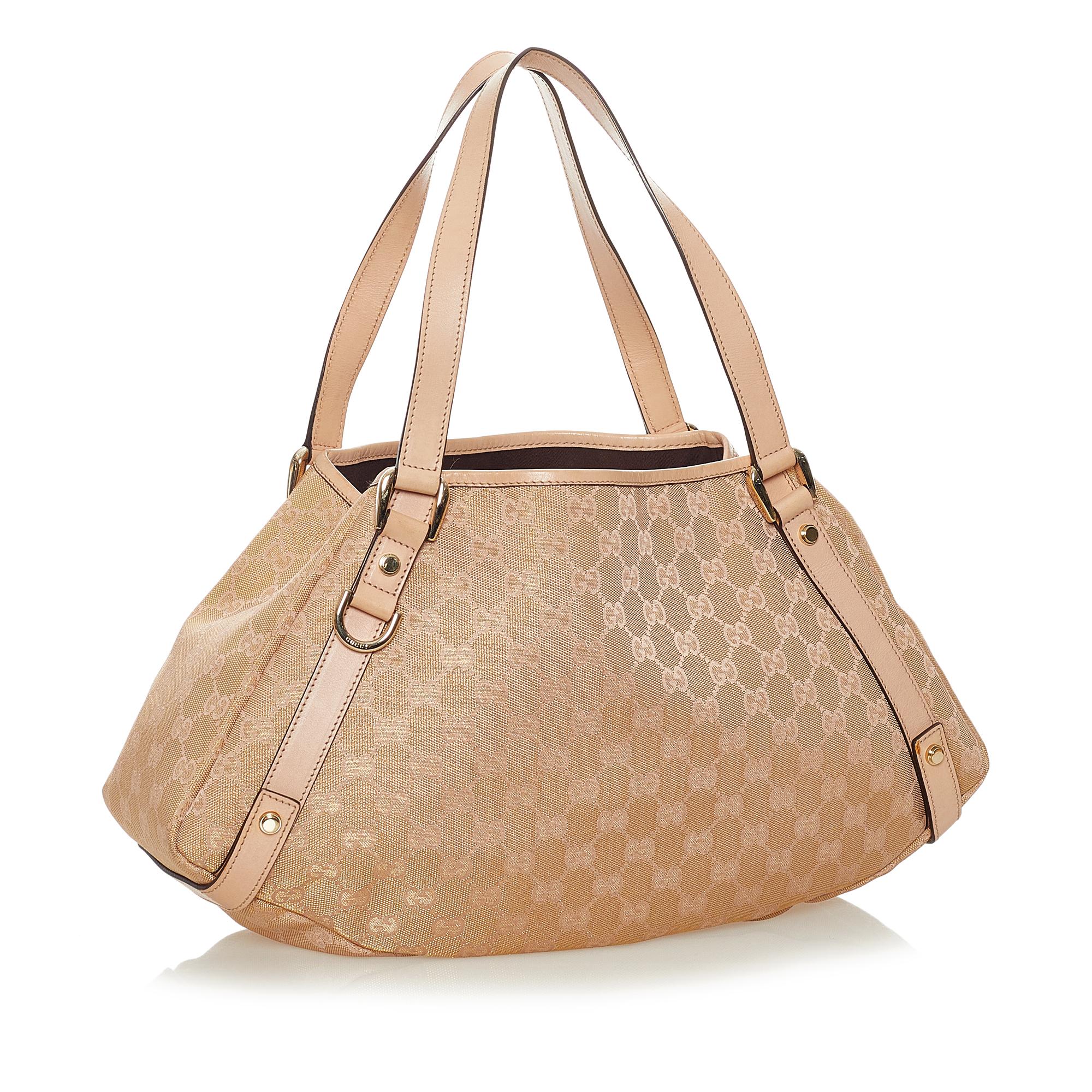 Gucci Gucci Canvas Pelham Shoulder Bag (SHG-28153)