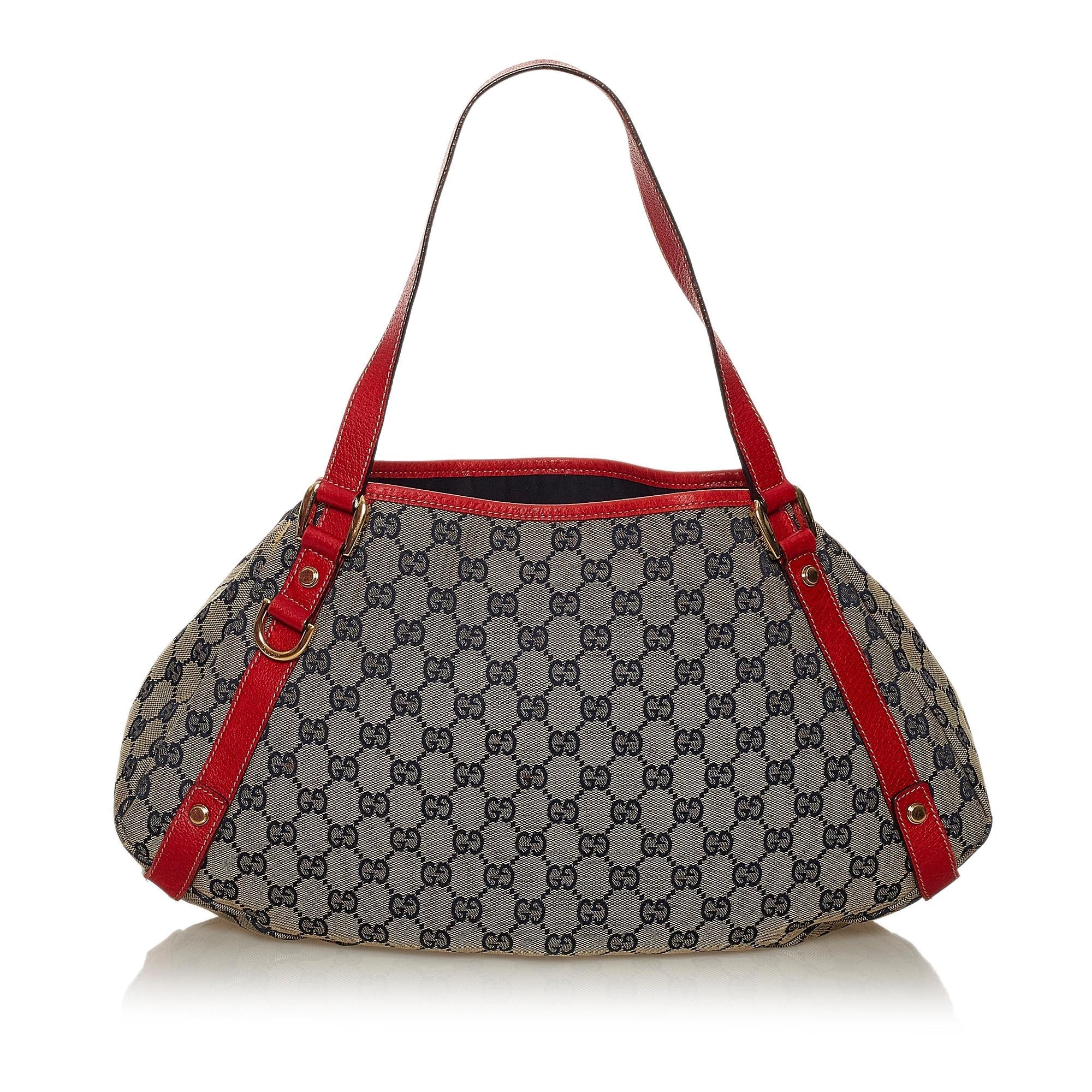 Gucci Gucci Canvas Pelham Shoulder Bag (SHG-28678)
