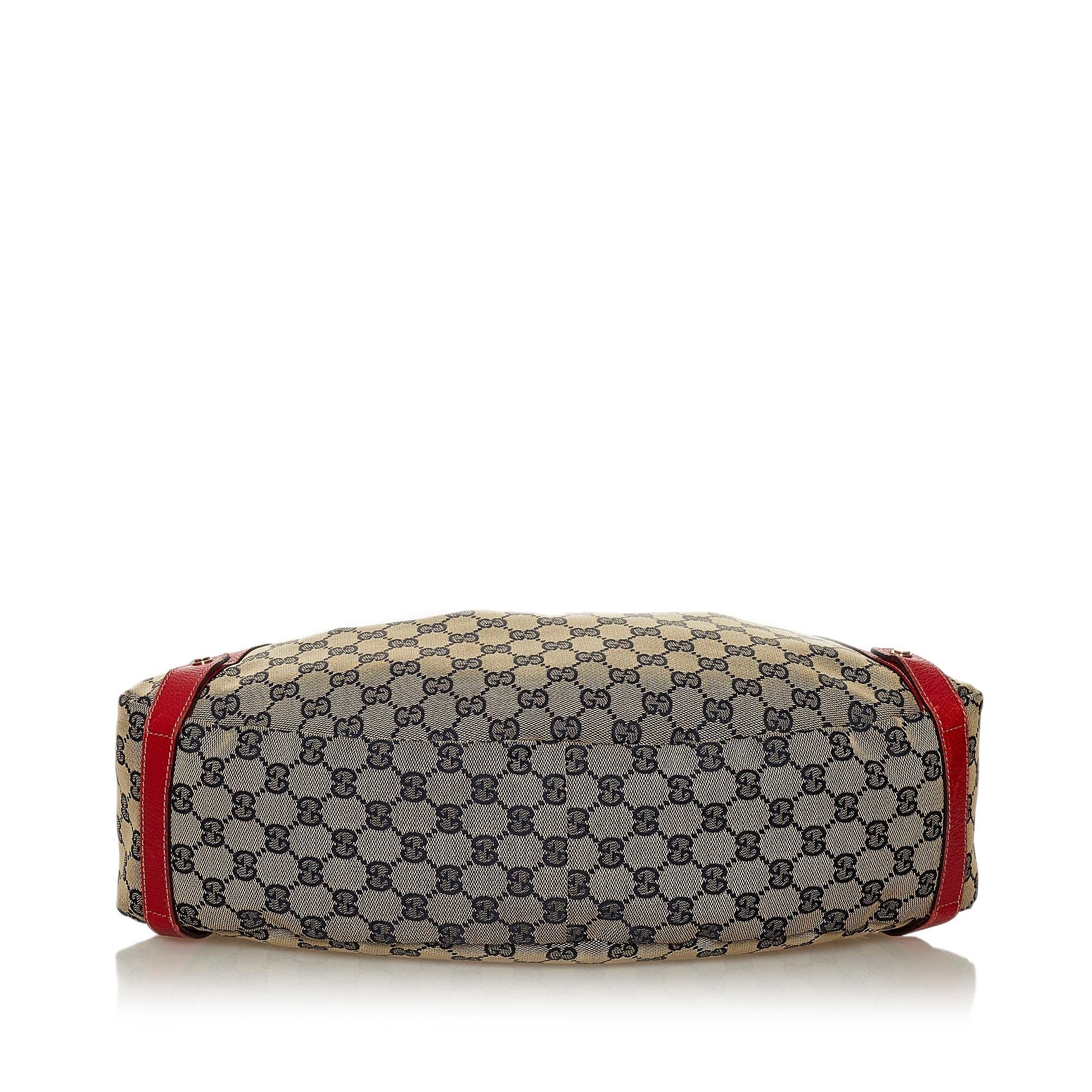 Gucci Gucci Canvas Pelham Shoulder Bag (SHG-28678)