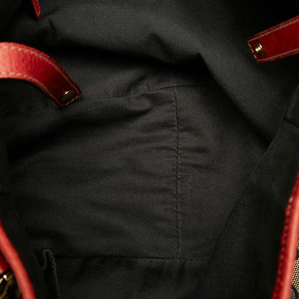 Gucci Gucci Canvas Pelham Shoulder Bag (SHG-28678)