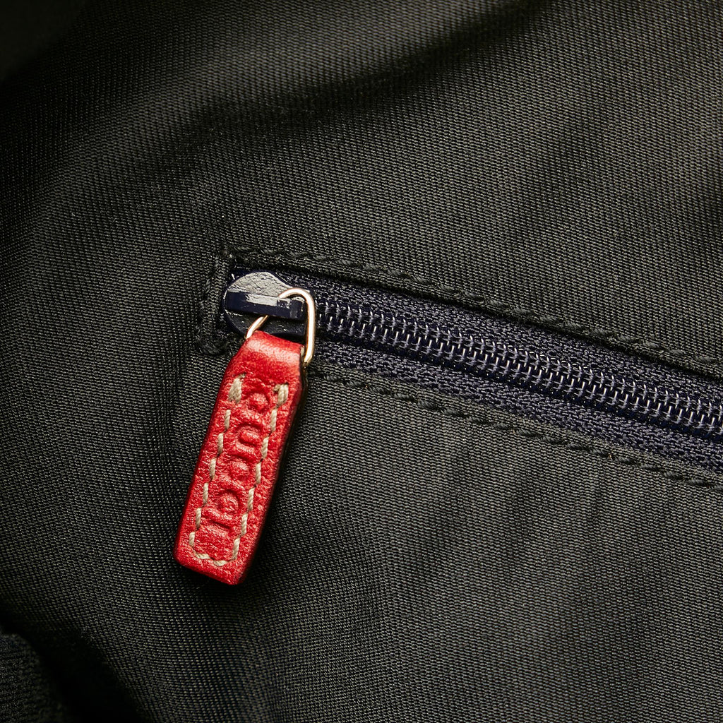 Gucci Gucci Canvas Pelham Shoulder Bag (SHG-28678)