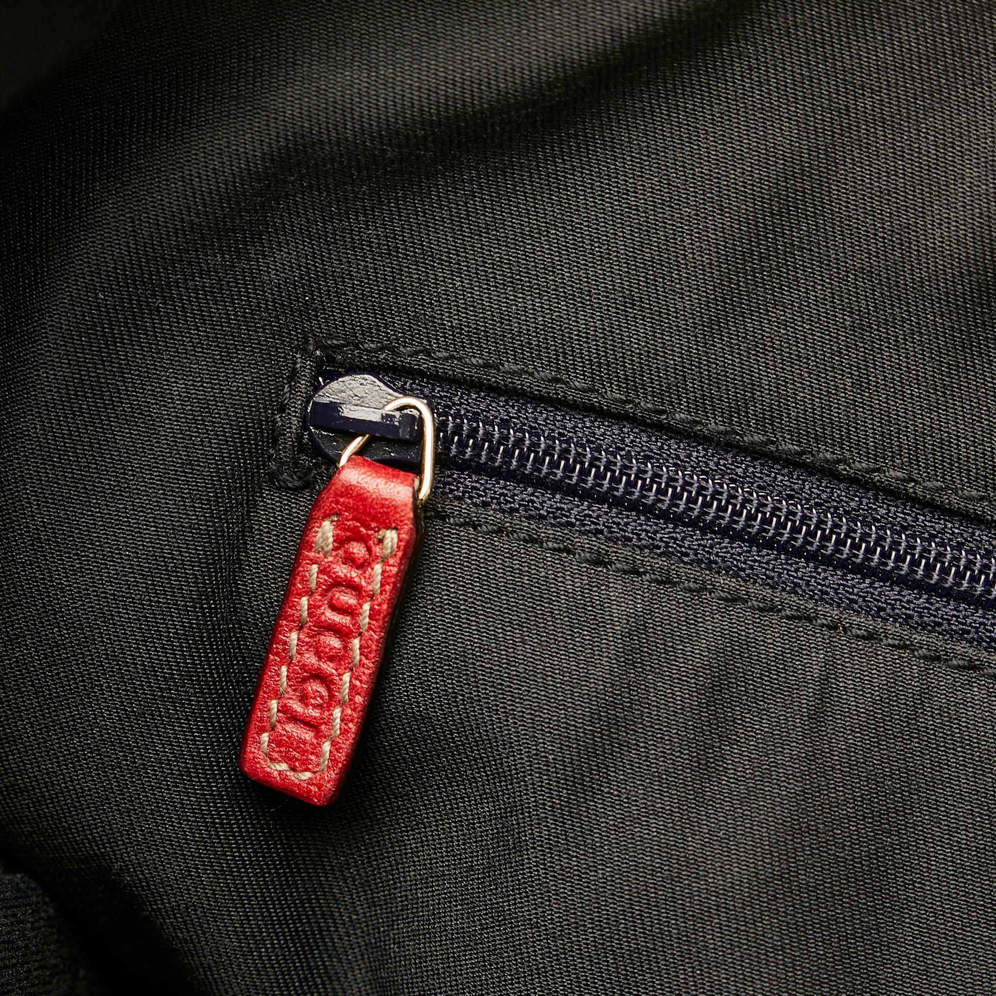Gucci Gucci Canvas Pelham Shoulder Bag (SHG-28678)