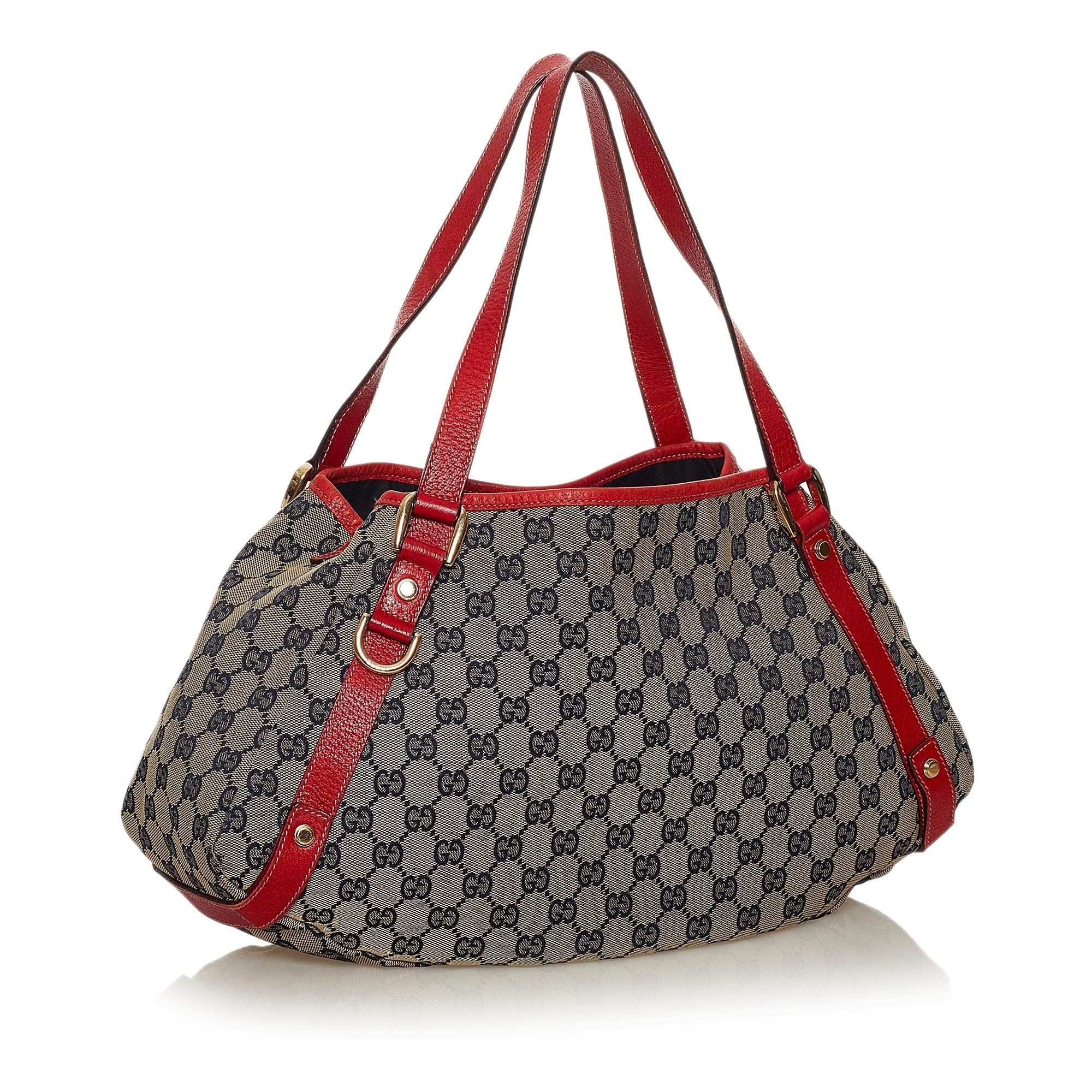 Gucci Gucci Canvas Pelham Shoulder Bag (SHG-28678)