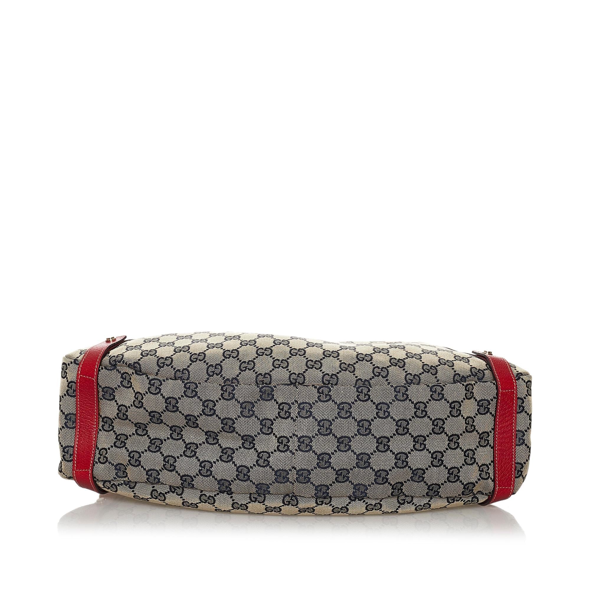 Gucci Gucci Canvas Pelham Shoulder Bag (SHG-30228)