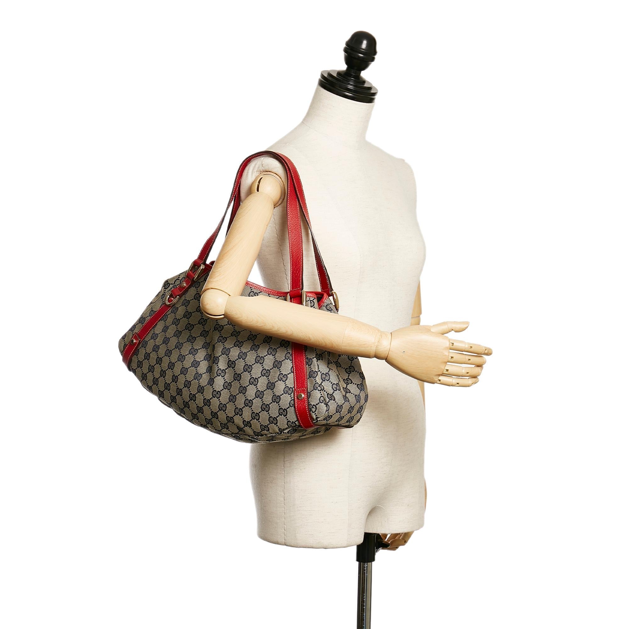 Gucci Gucci Canvas Pelham Shoulder Bag (SHG-30228)