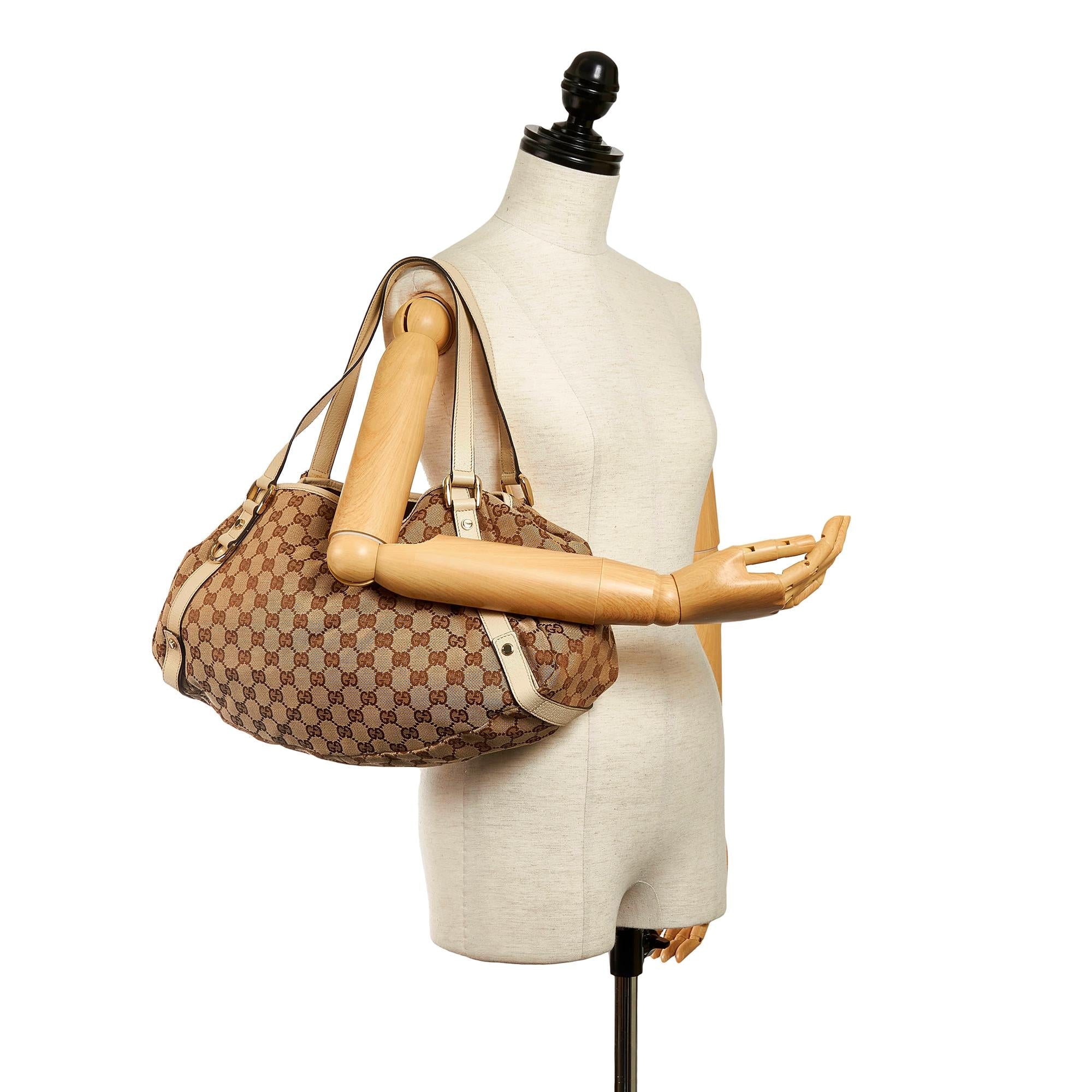 Gucci Gucci Canvas Pelham Shoulder Bag (SHG-30963)