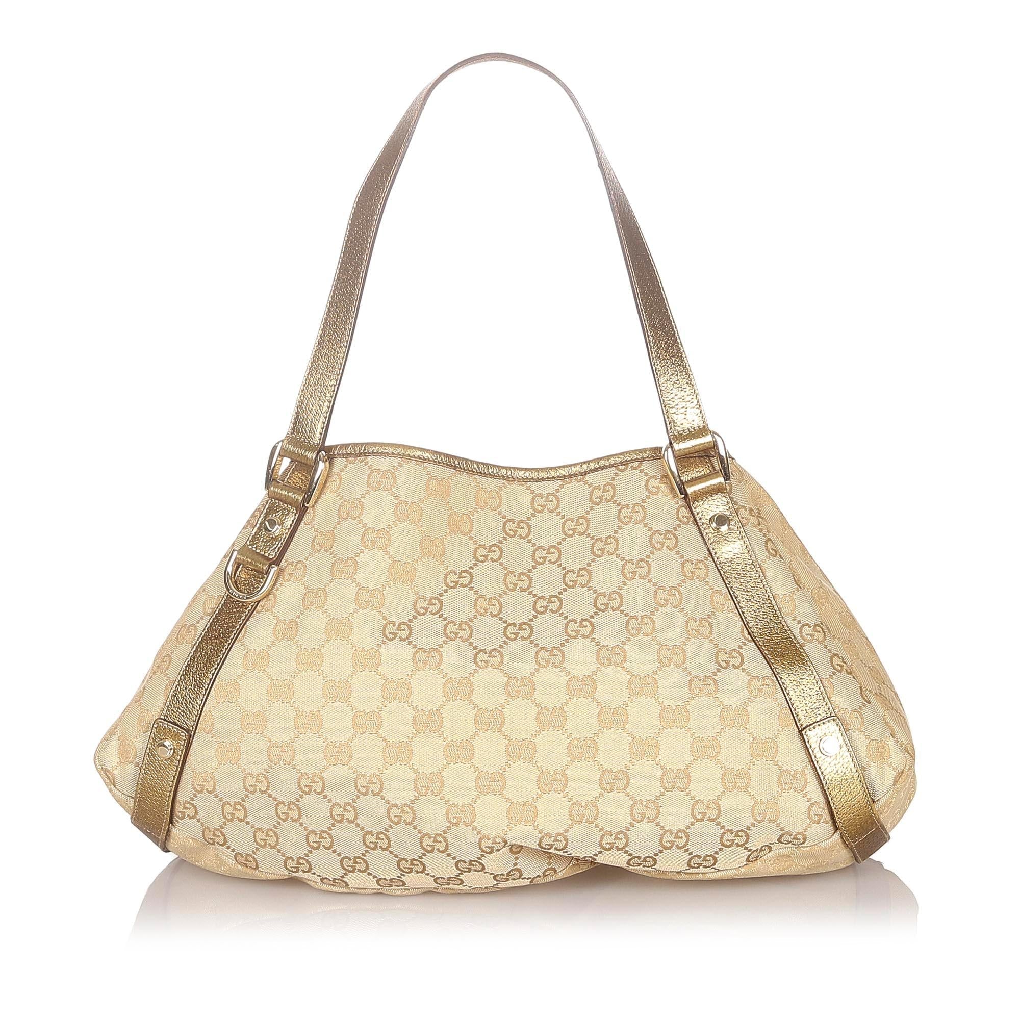 Gucci Gucci Canvas Pelham Shoulder Bag (SHG-32123)