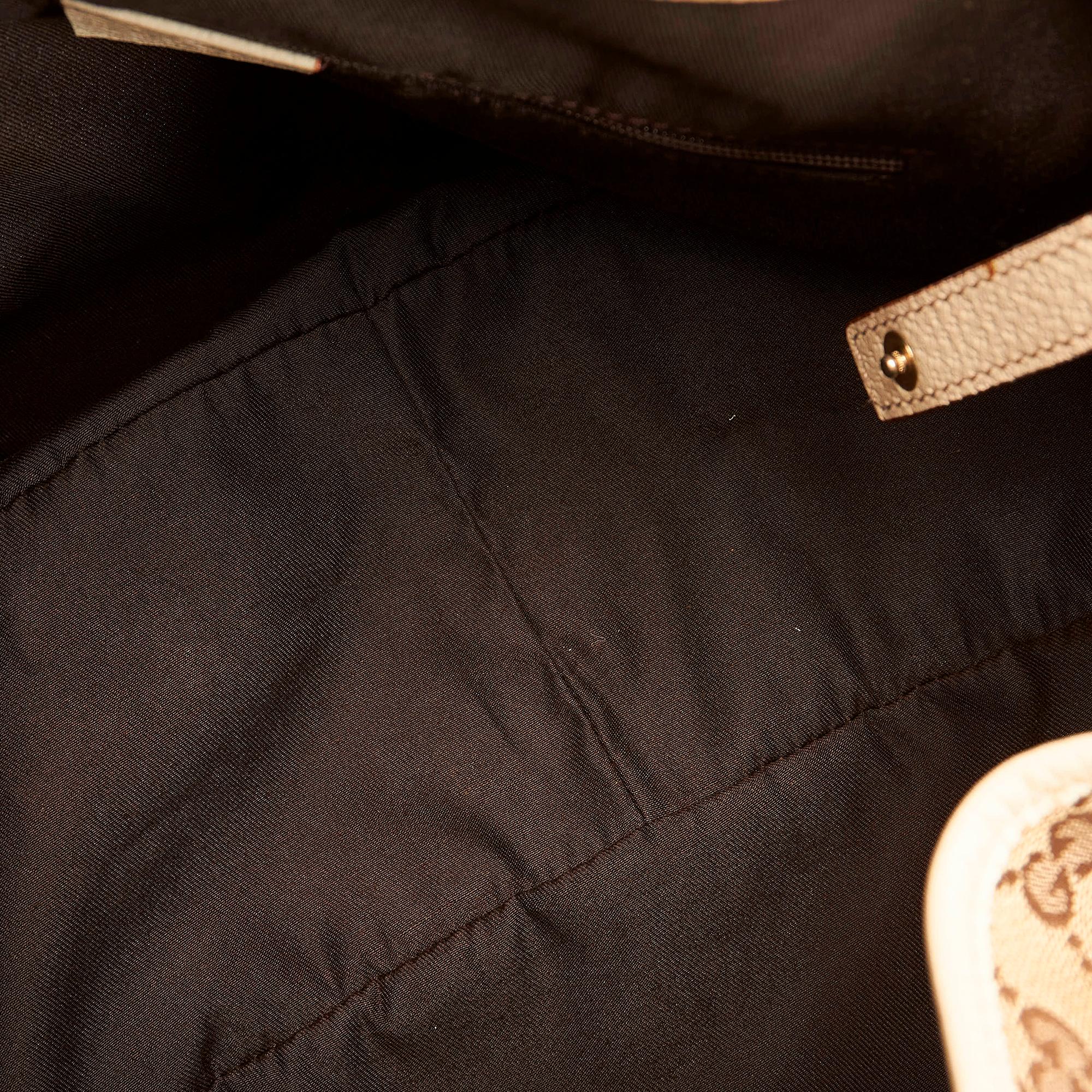 Gucci Gucci Canvas Pelham Shoulder Bag (SHG-32763)
