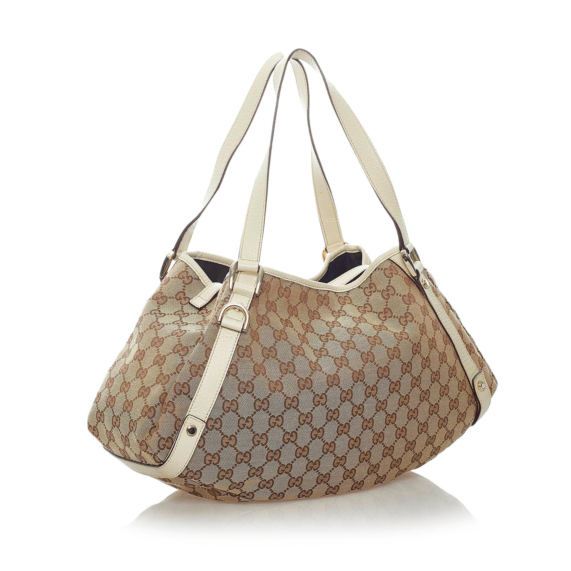 Gucci Gucci Canvas Pelham Shoulder Bag (SHG-32763)