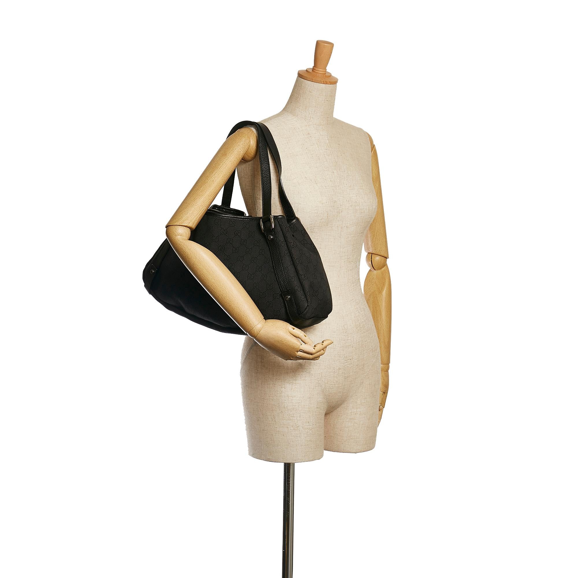 Gucci GG Canvas Pelham Shoulder Bag (SHG-34619)