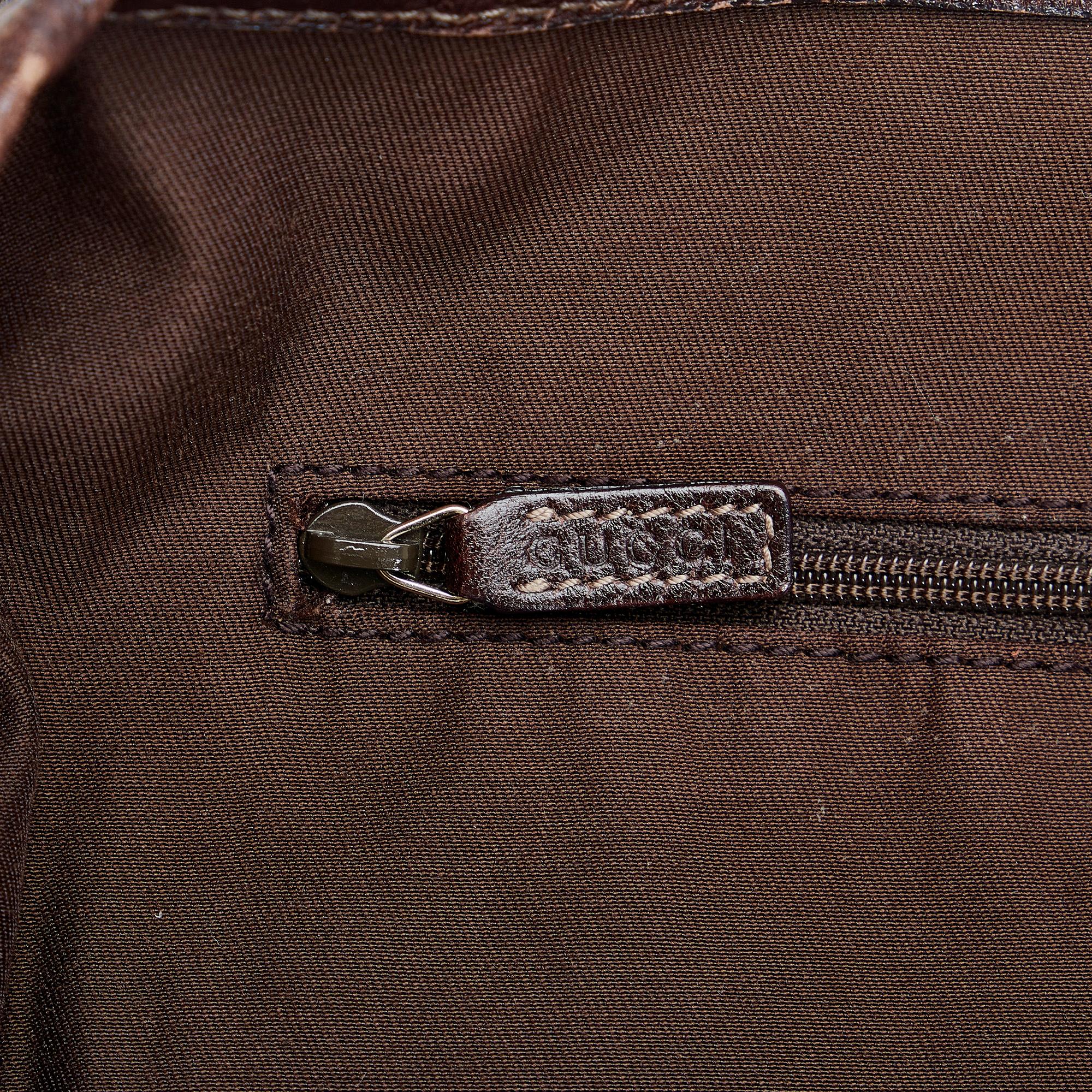 Gucci GG Canvas Pelham Shoulder Bag (SHG-oLGWDu)