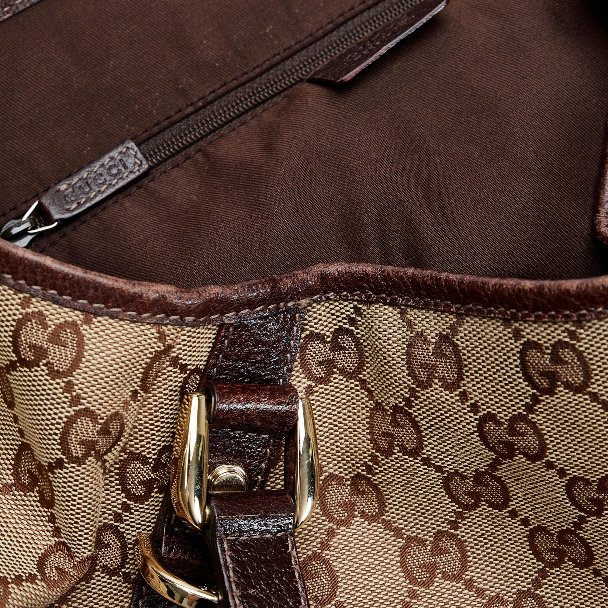 Gucci GG Canvas Pelham Shoulder Bag (SHG-oLGWDu)